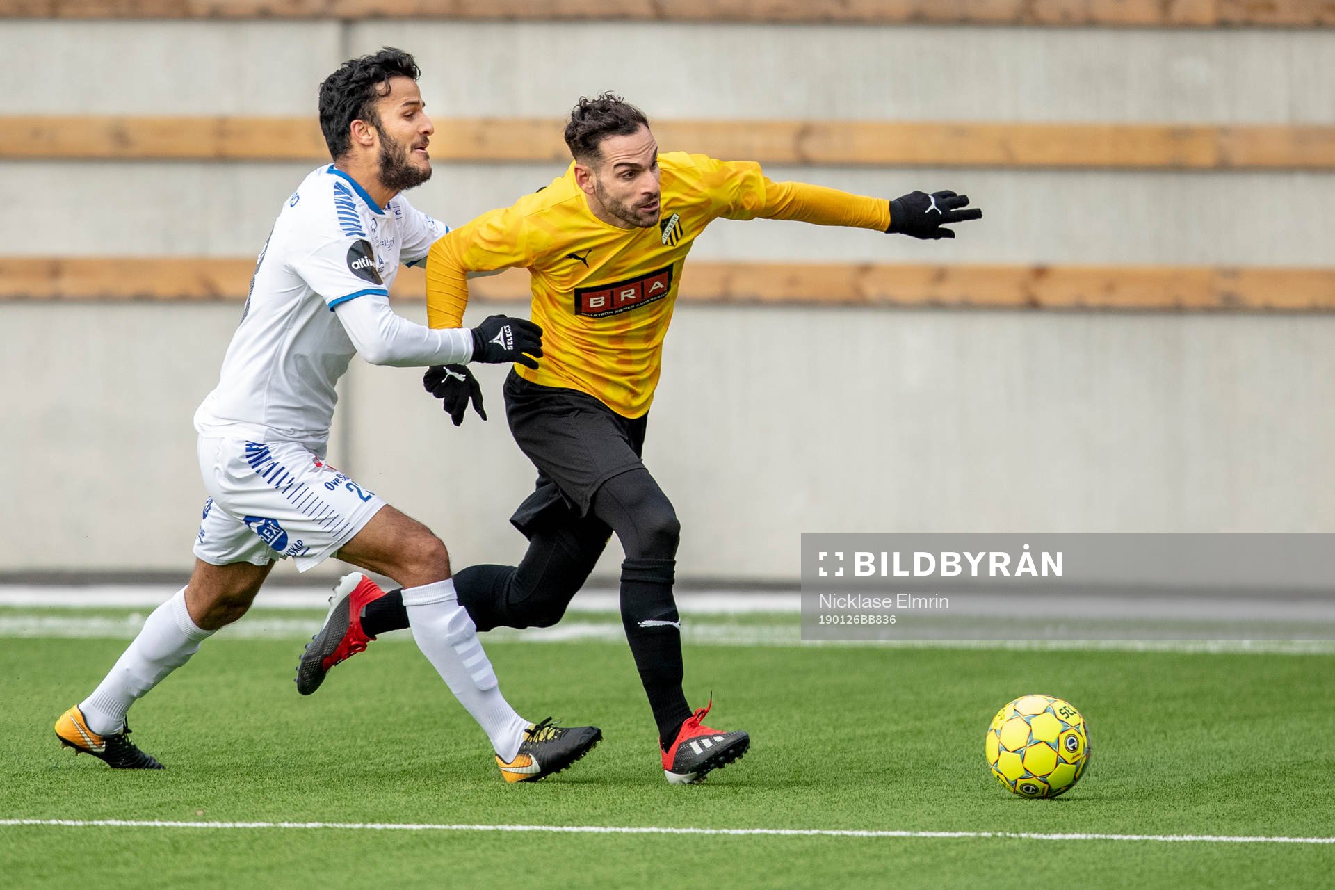 Häckens Mervan Celik mot Sarpsborgs 08 Sulayman Bojang
