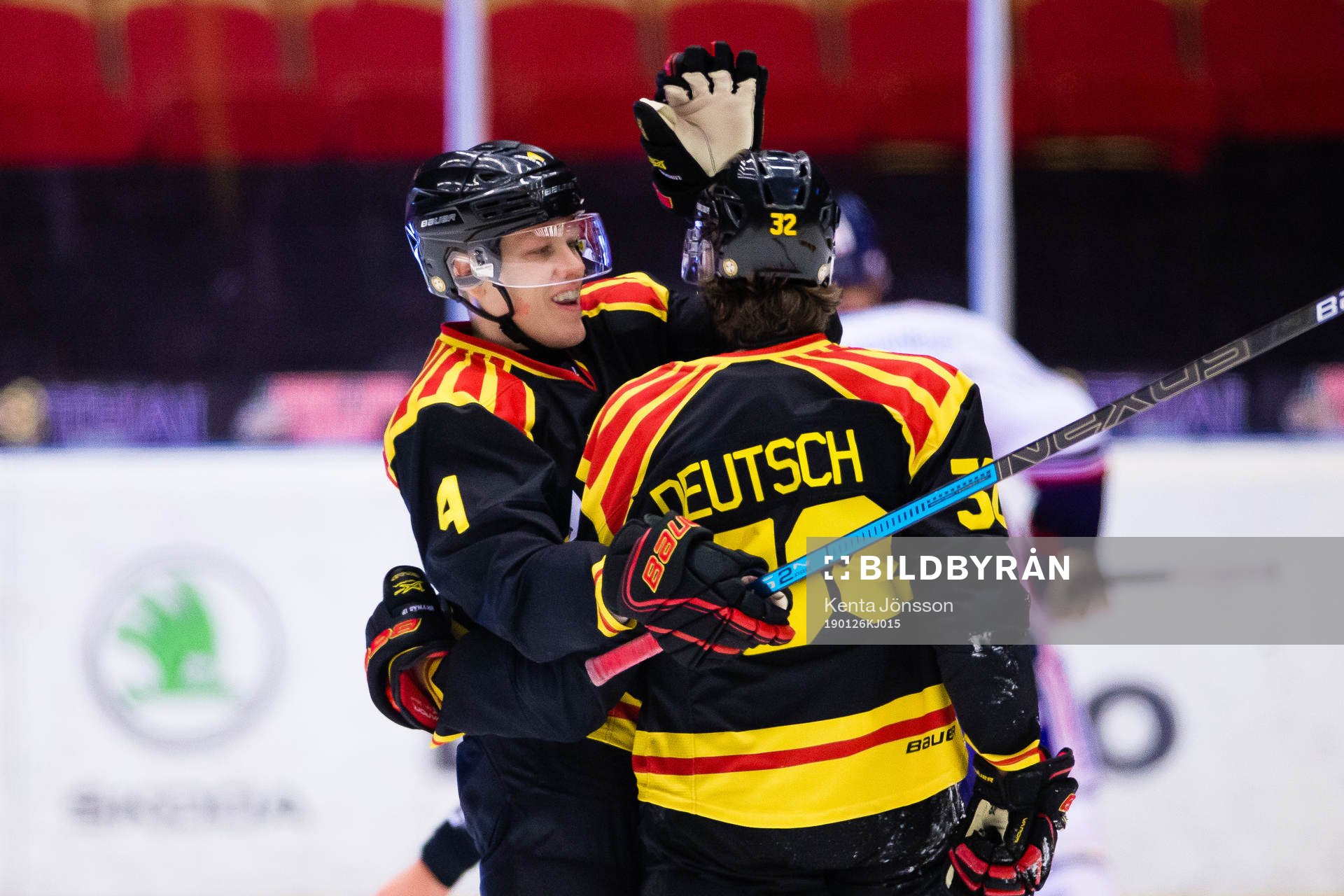 Brynäs Adam Deutsch jublar med Niclas Lundgren