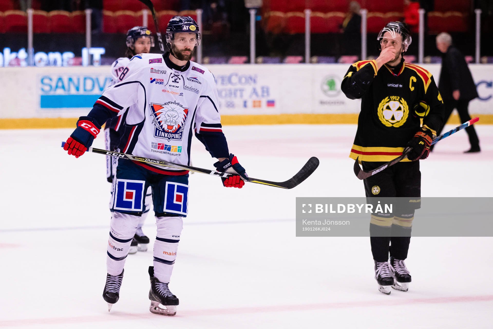 Linköpings Emil Kristensen deppar bredvid Brynäs Jacob