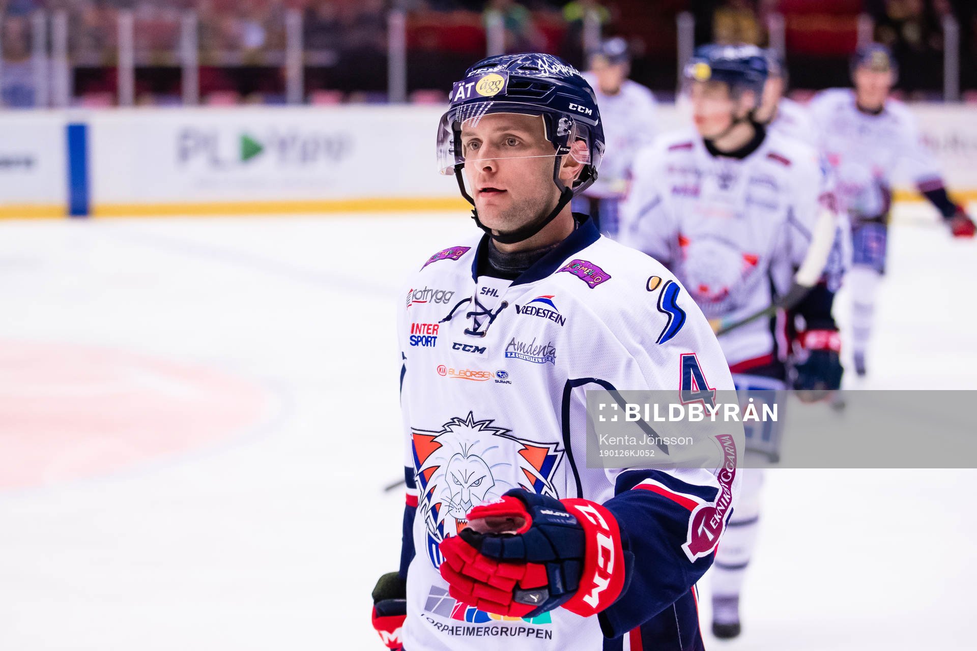 Linköpings Chad Billins (v) jublar