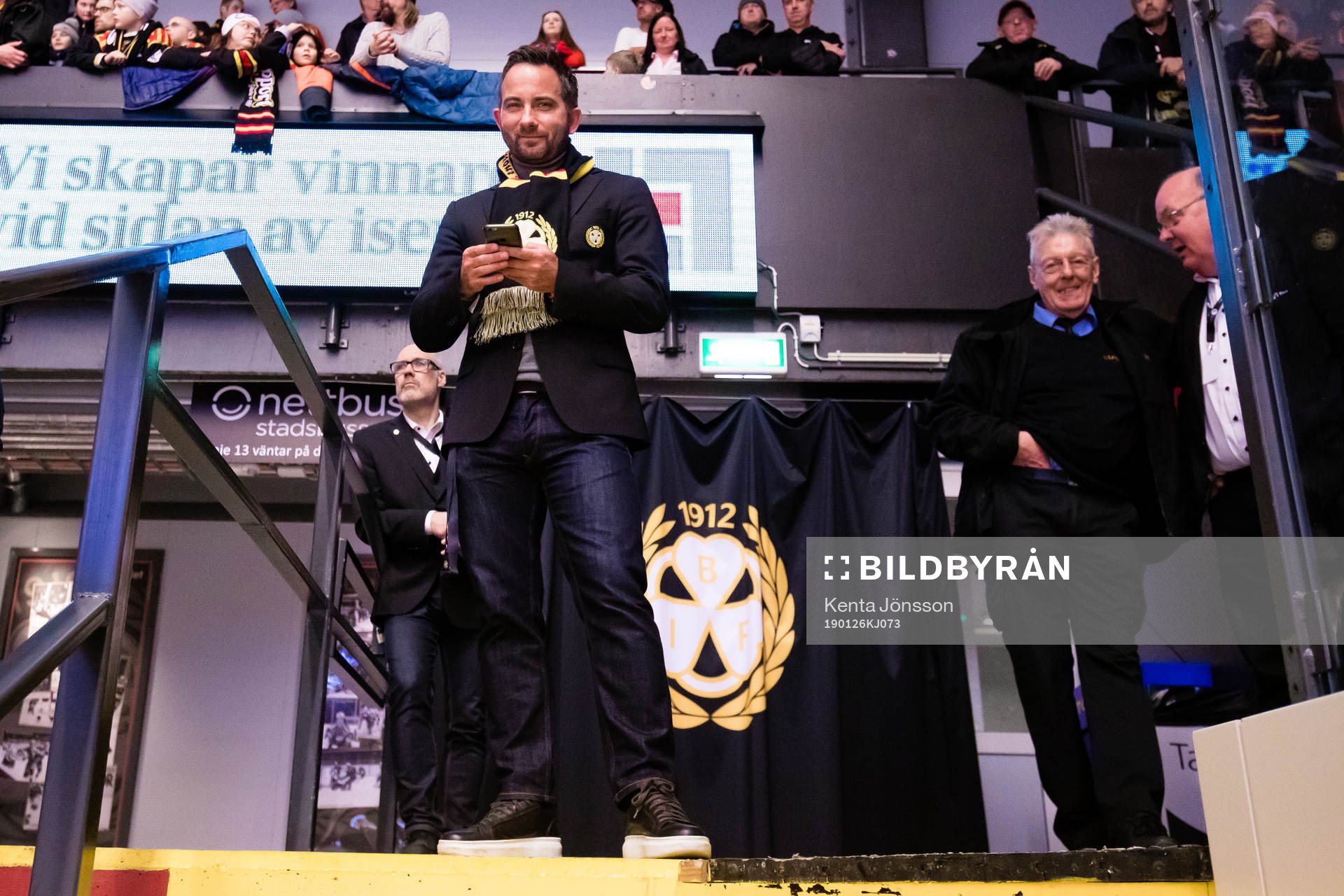 Brynäs klubbdirektör Michael Campese på läktaren