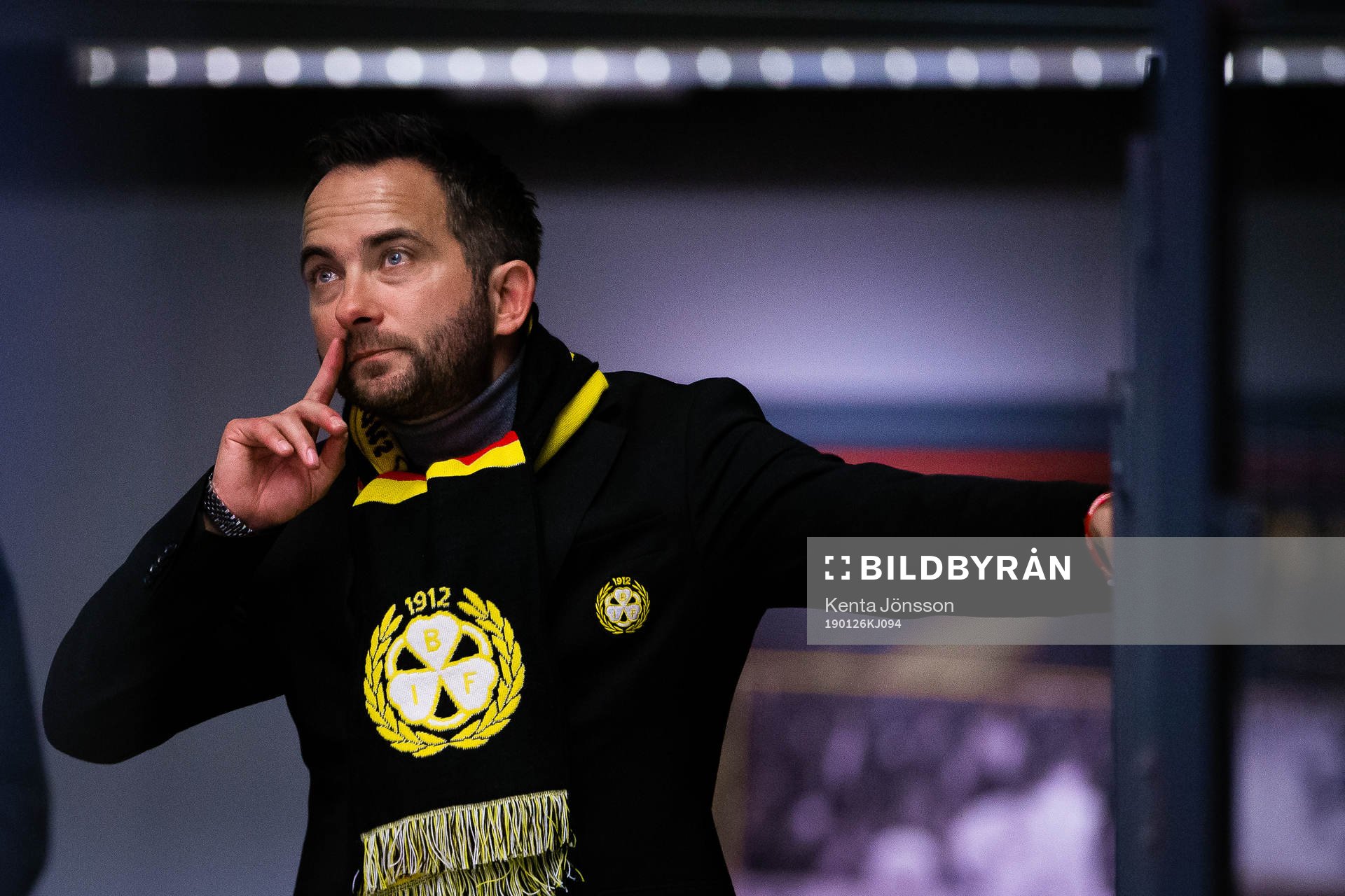 Brynäs klubbdirektör Michael Campese på läktaren