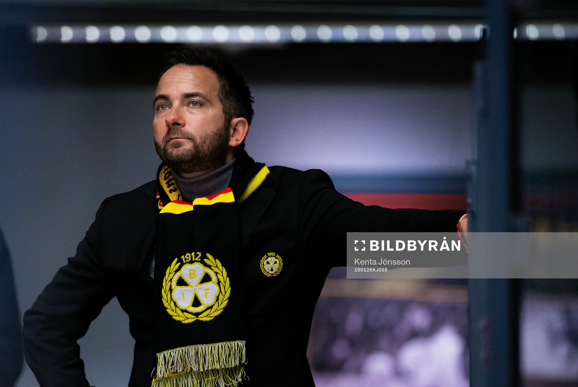 Brynäs klubbdirektör Michael Campese på läktaren