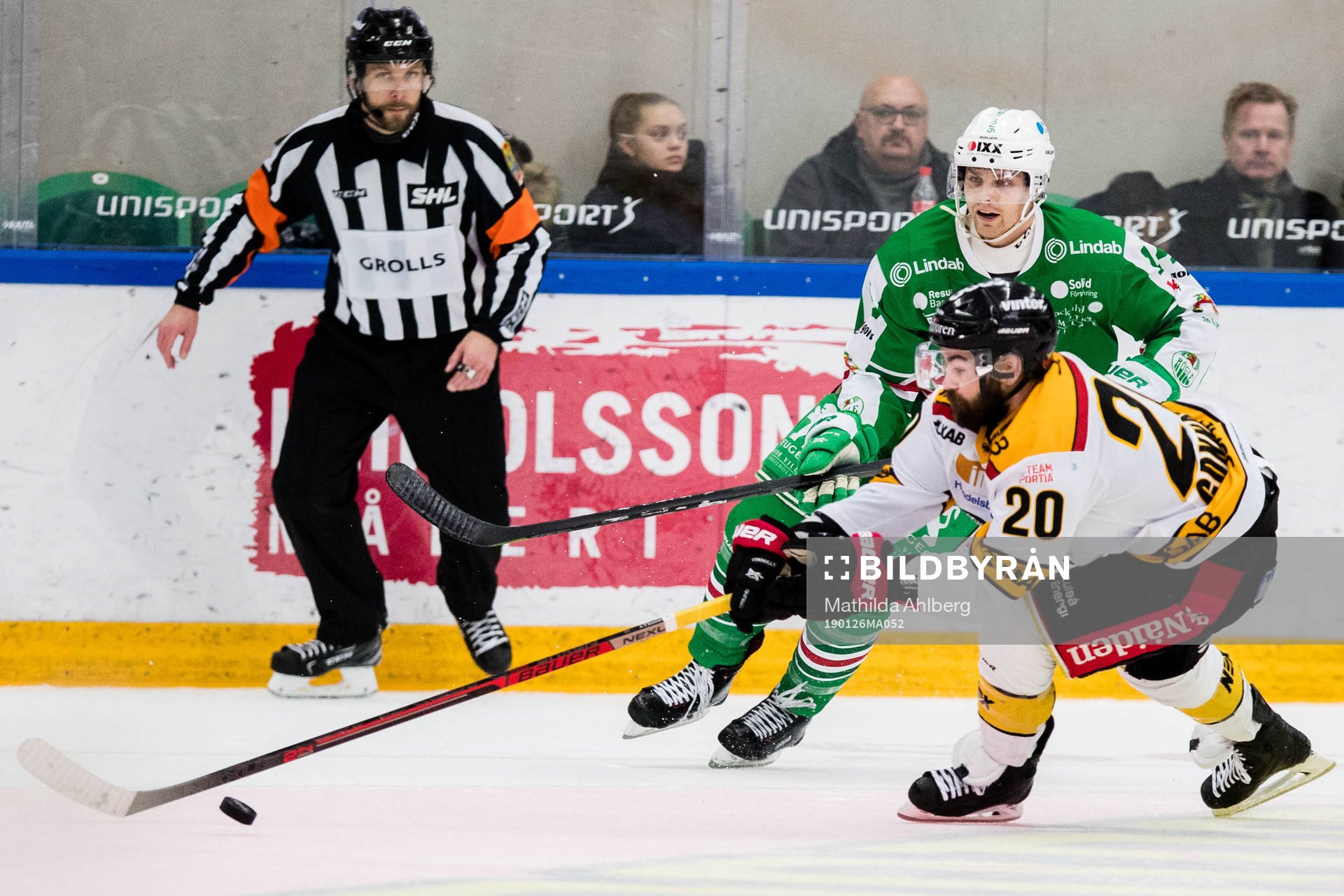 Rögles Trevor Mingoia och Luleås Jack Connollyunder