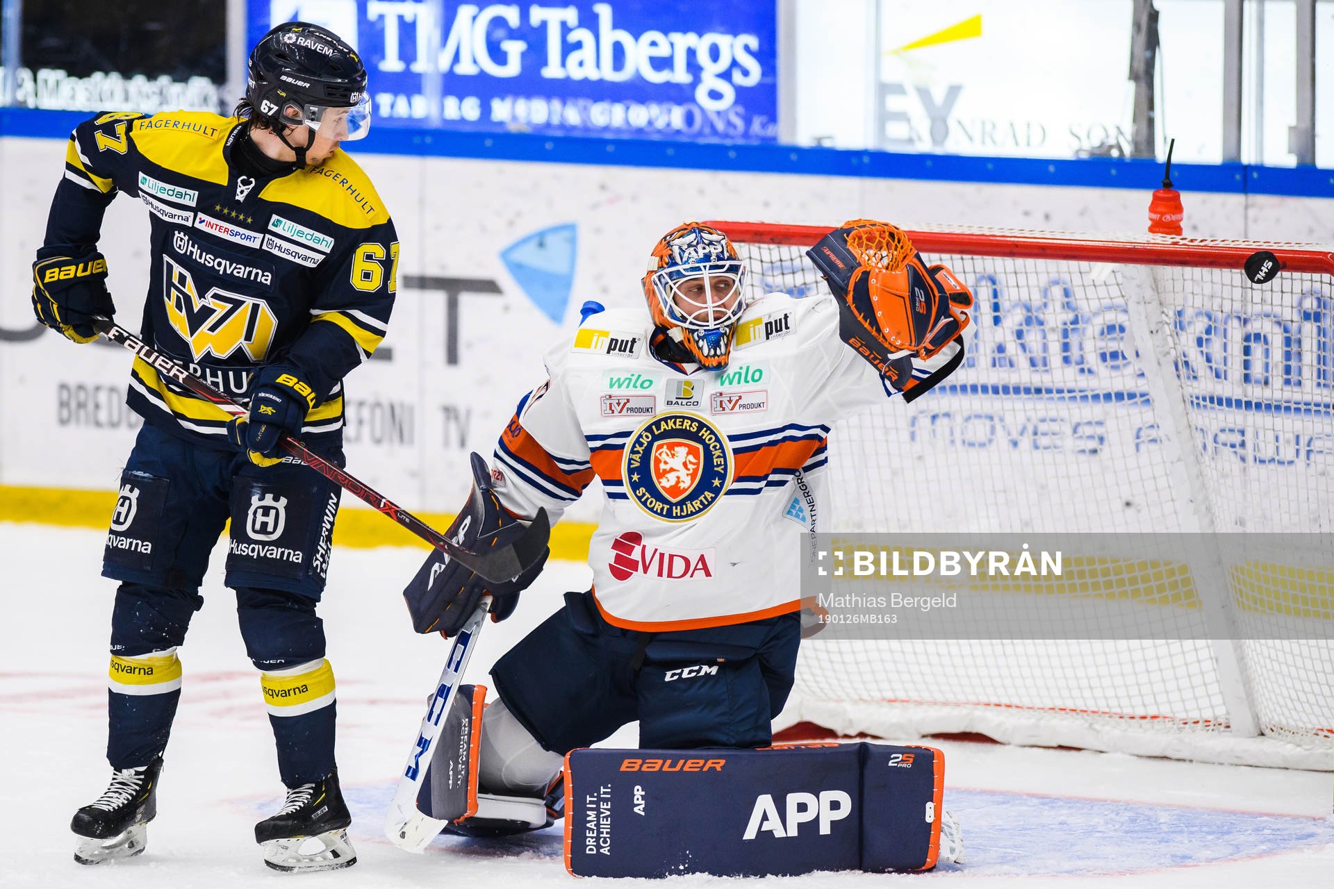 s Christoffer Törngren och Växjös målvakt Viktor Fasth