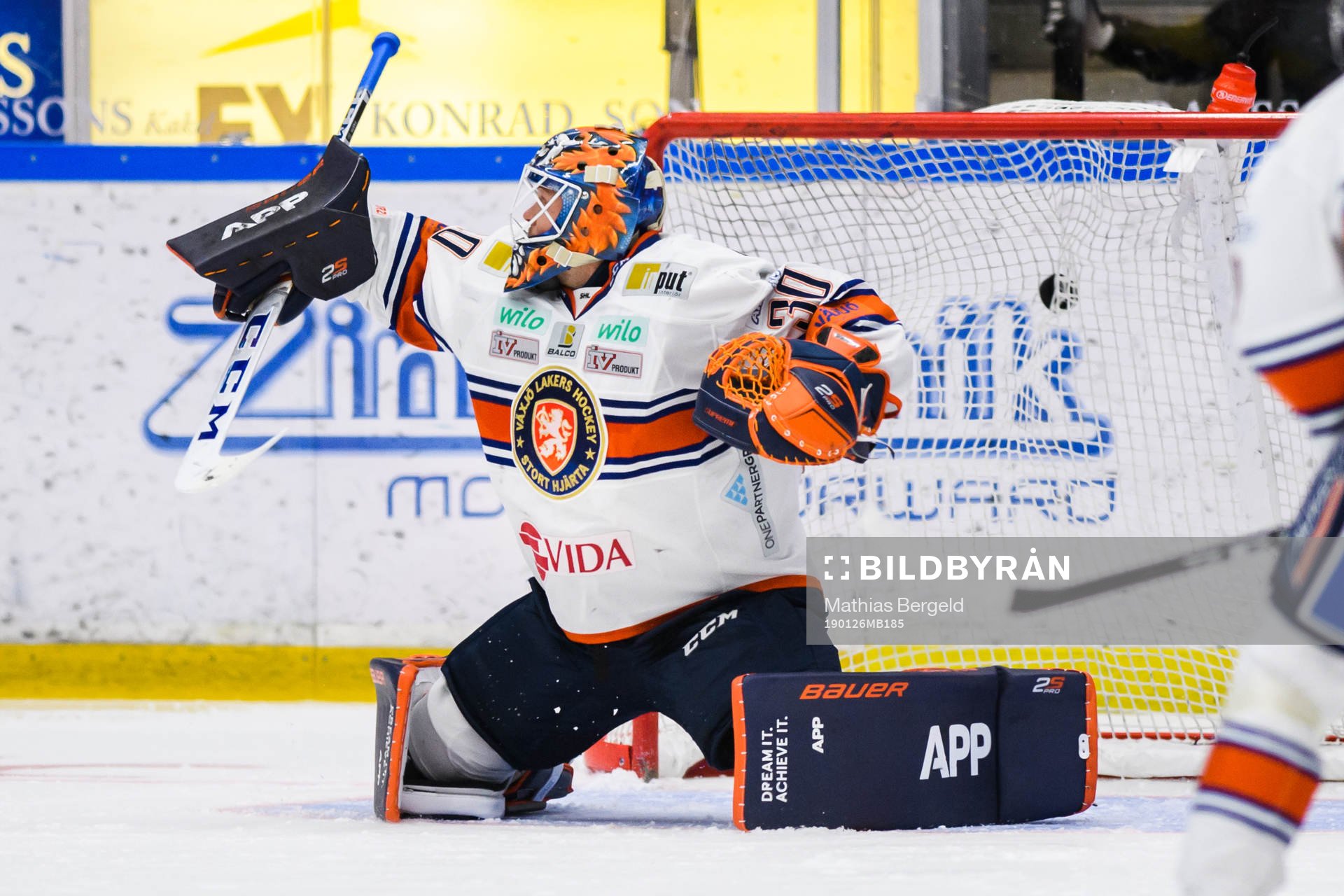 s Mattias Tedenby (ej i bild) gör 4-2 bakom Växjös