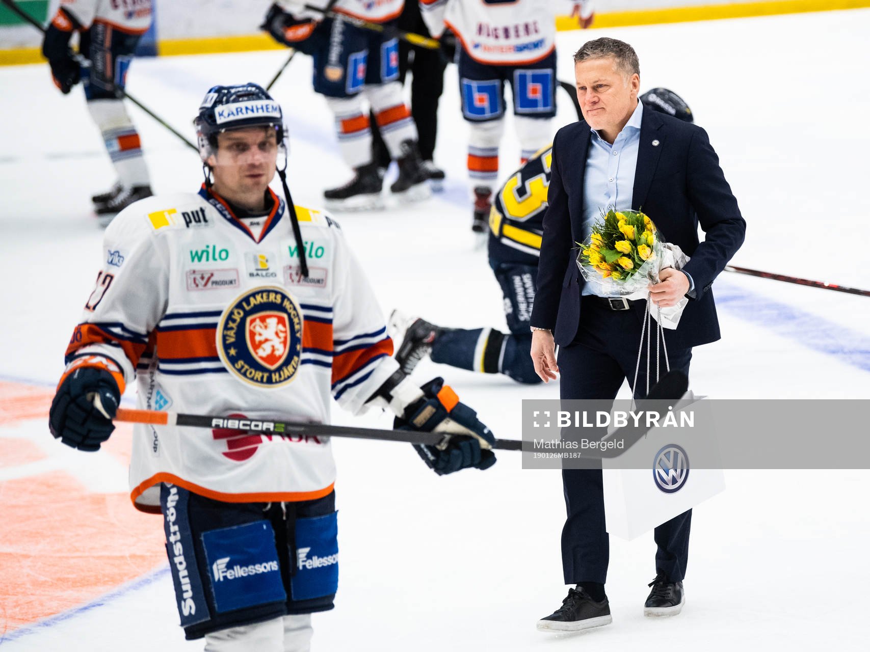 s tränare Stephan Lundh har fått blommor
