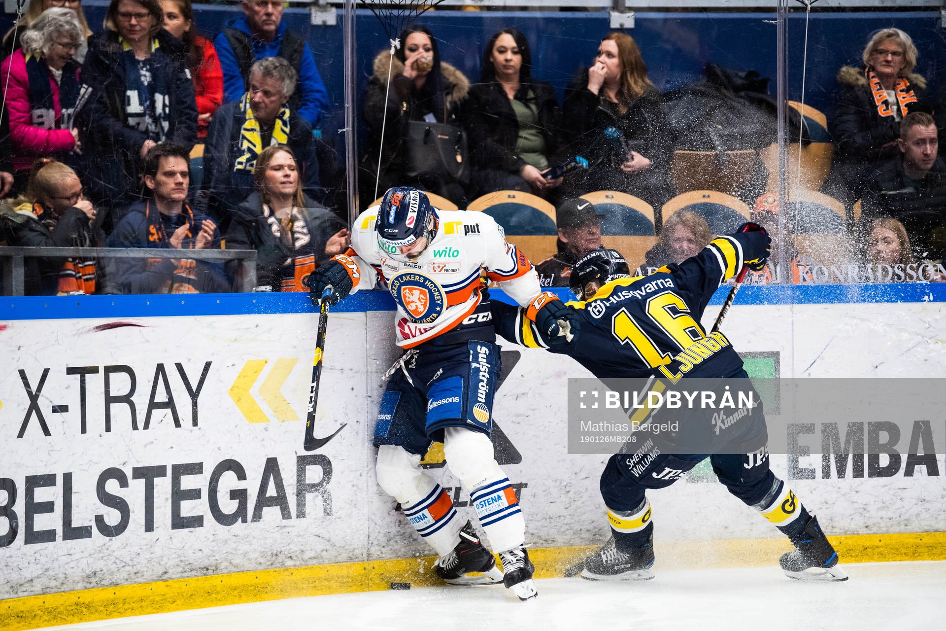s Markus Ljungh i kamp om pucken
