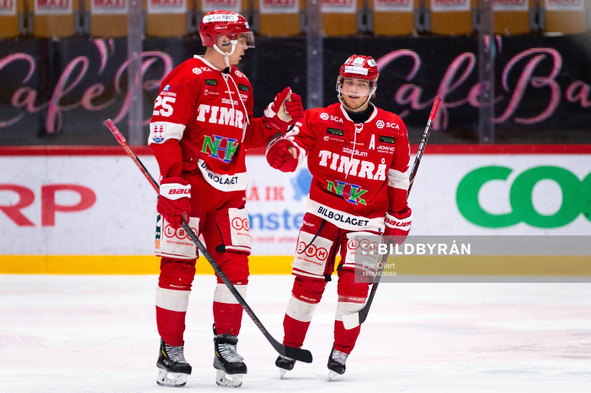 Timrås Patrik Blomberg och Emil Berglund jublar