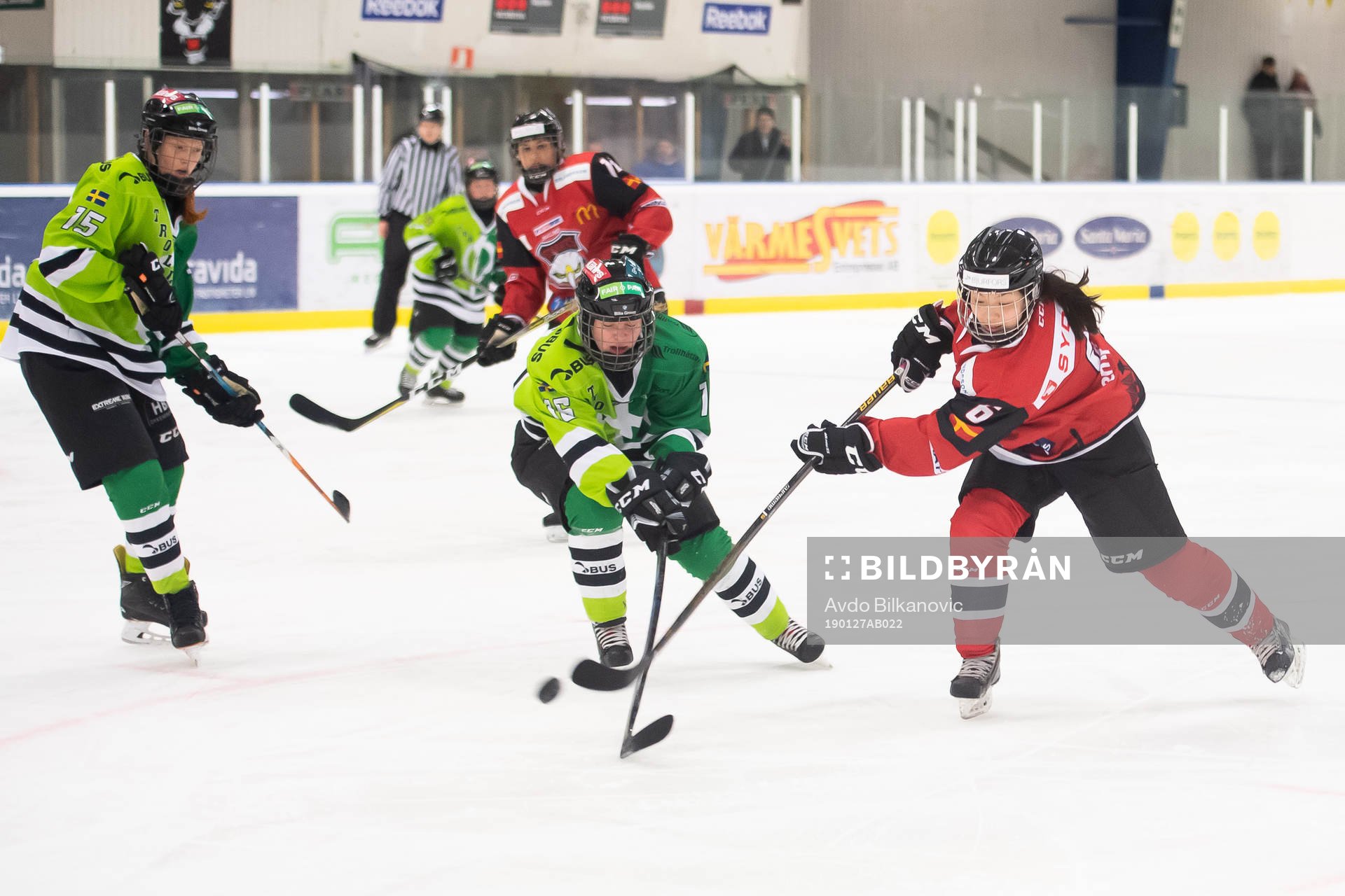 Redhawks Linn Lindblom skjuter