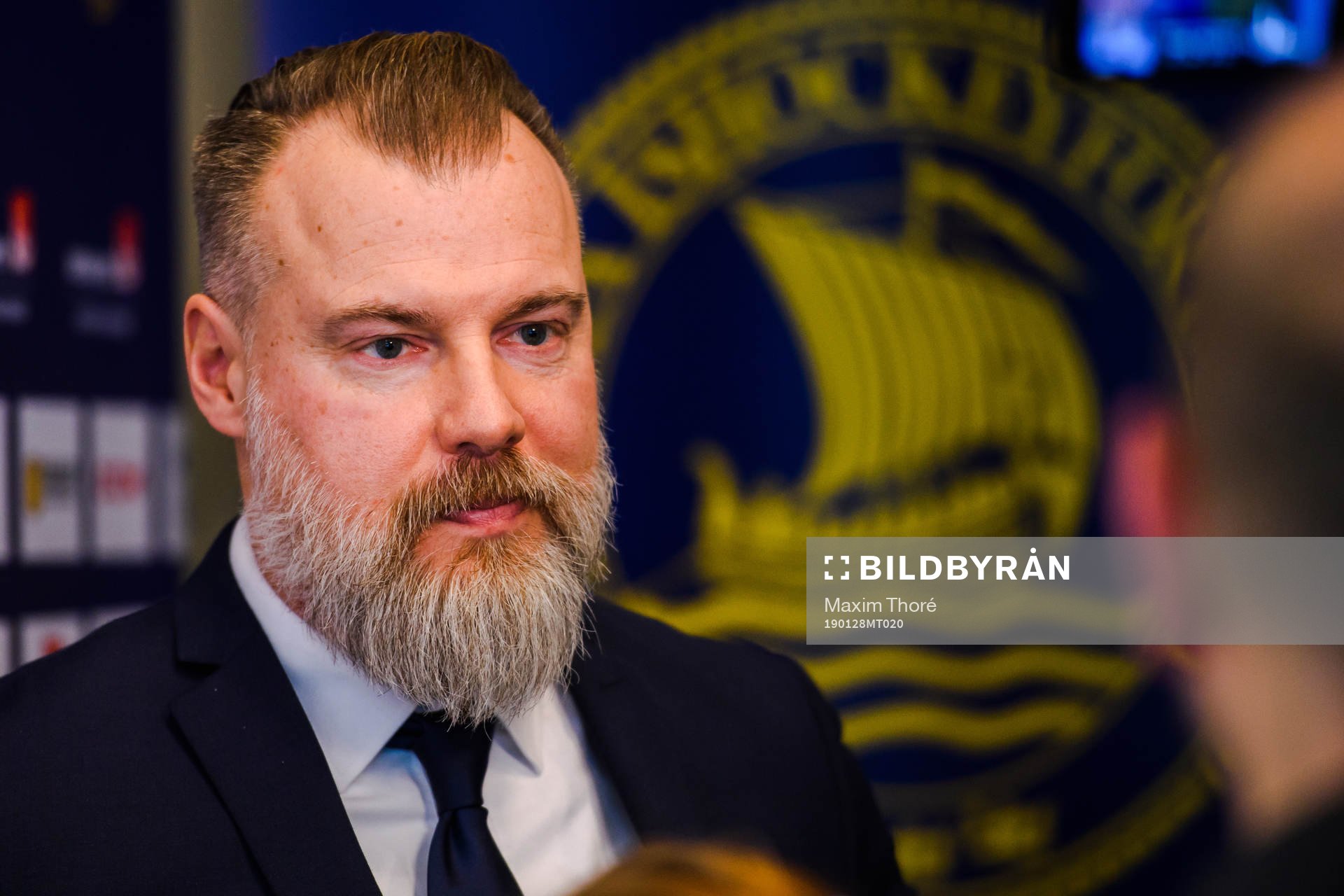 Sveriges förbundskapten Rikard Grönborg pratar med media