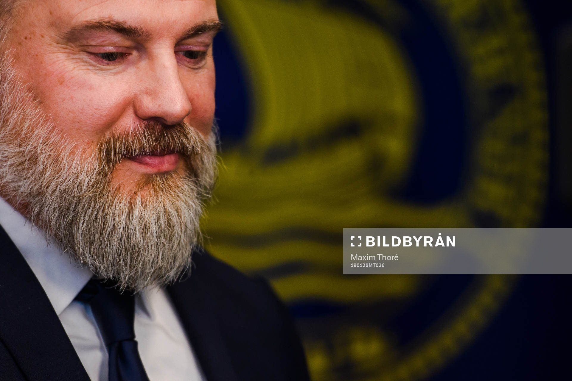 Sveriges förbundskapten Rikard Grönborg pratar med media