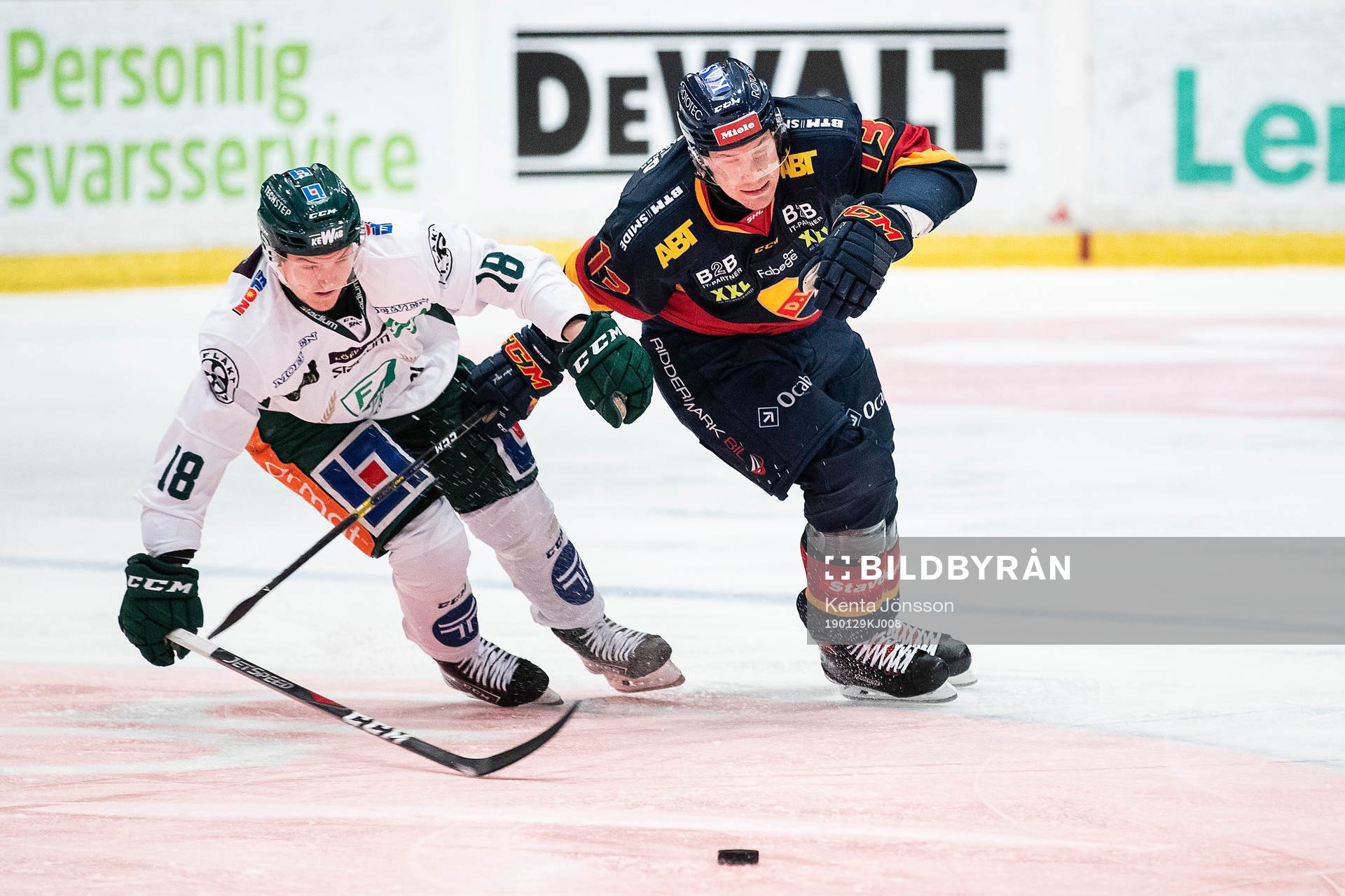 Färjestads Axel Ottosson och Djurgårdens Petteri Wirtanen