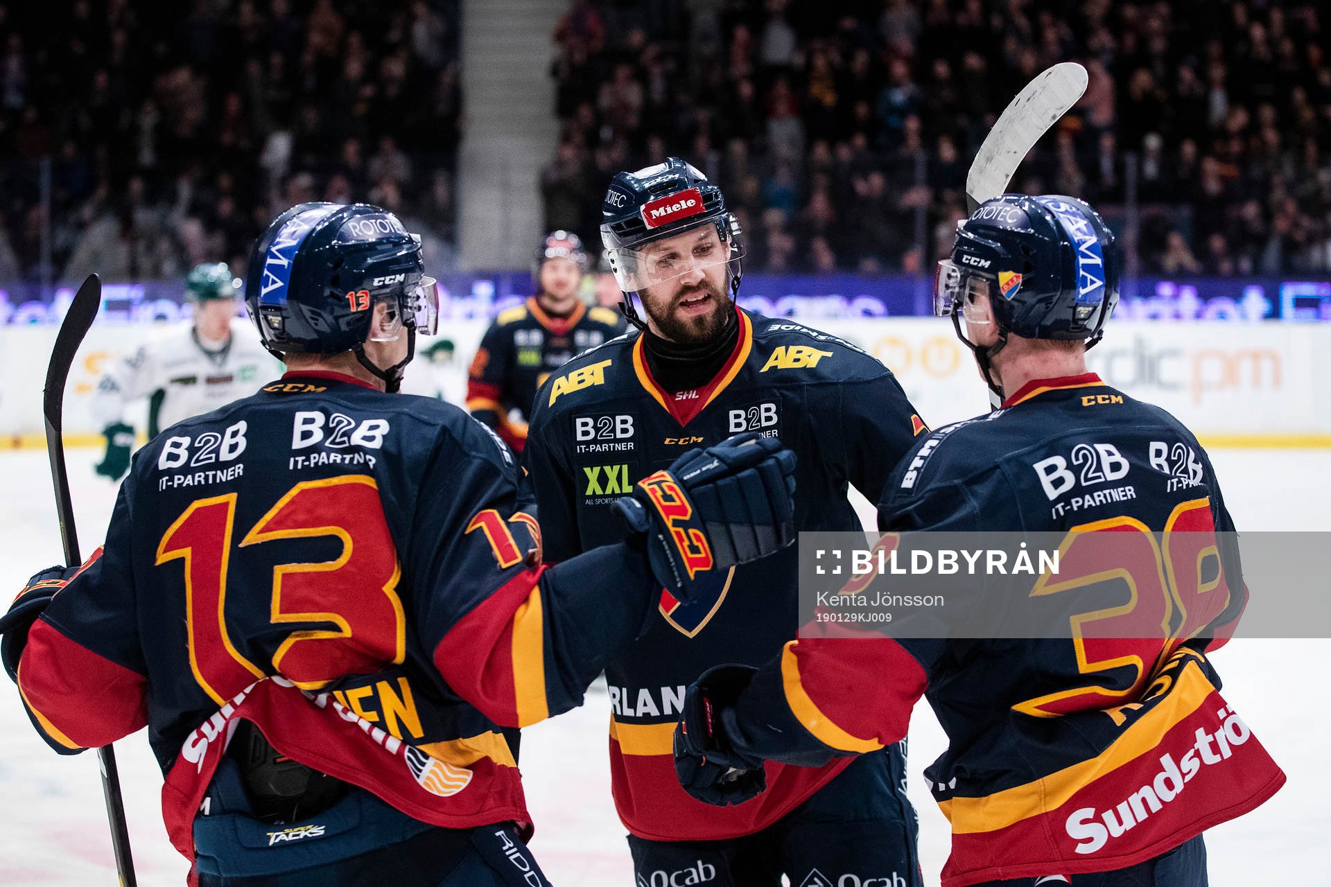 Djurgårdens Olle Alsing gör 1-1 och jublar med Petteri