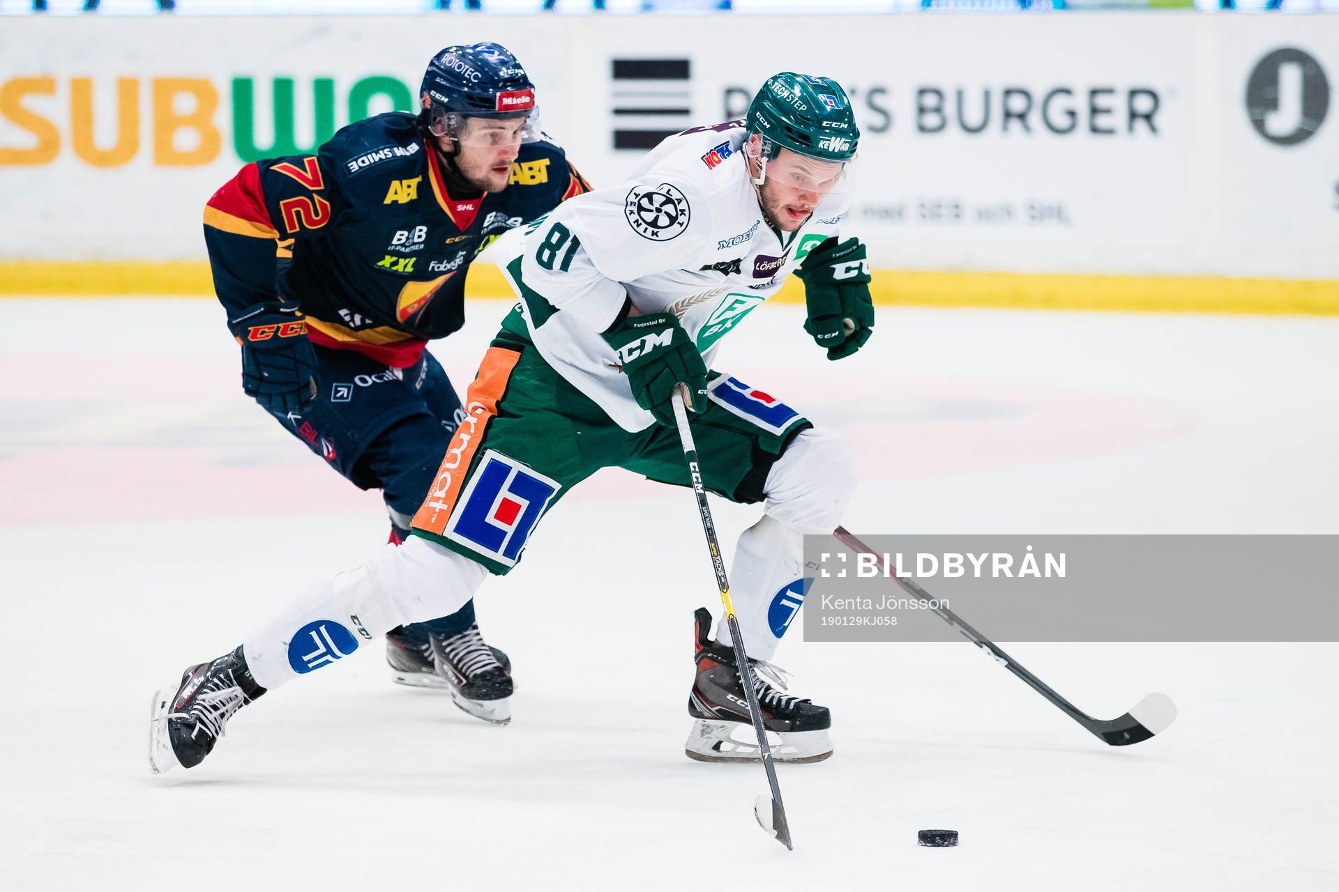 Färjestads Theodor Lennström i kamp om pucken