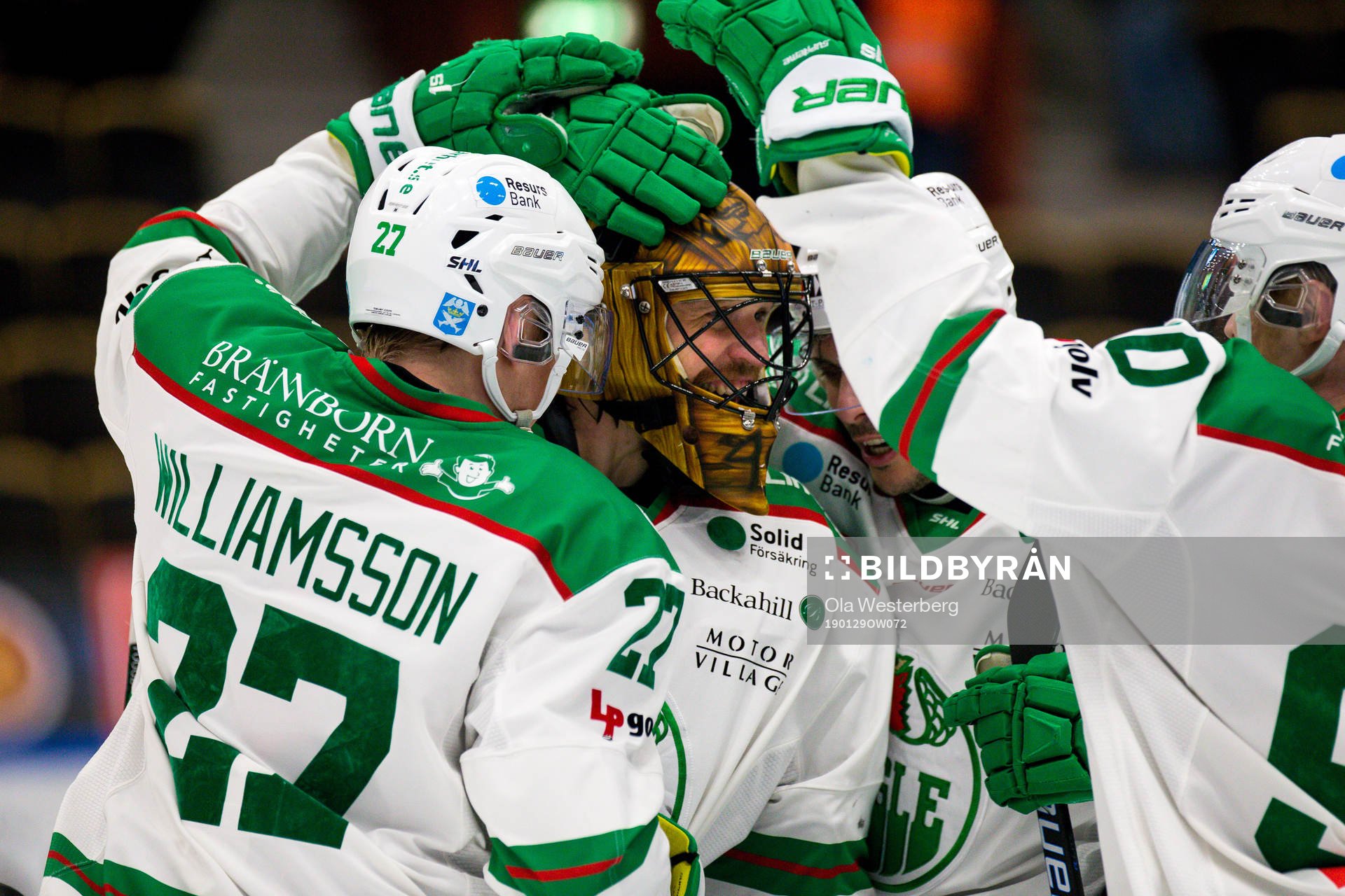 Rögles Jesper Williamsson och Ted Brithén kramar om