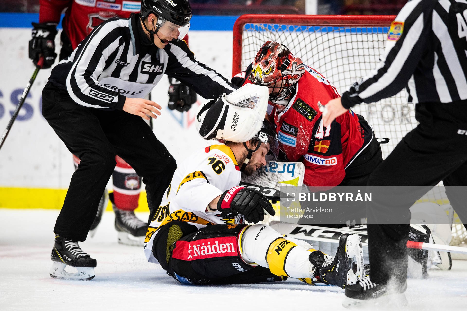 Malmö Redhawks målvakt Cristopher Nihlstorp i slagsmål