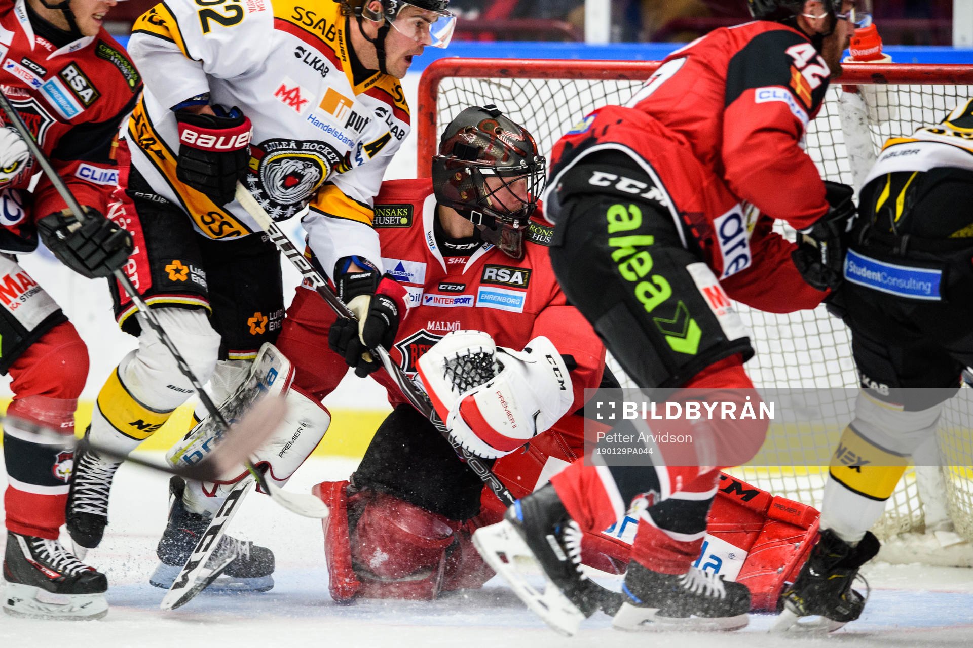 Luleås Karl Fabricius oroar mot Malmö Redhawks målvakt
