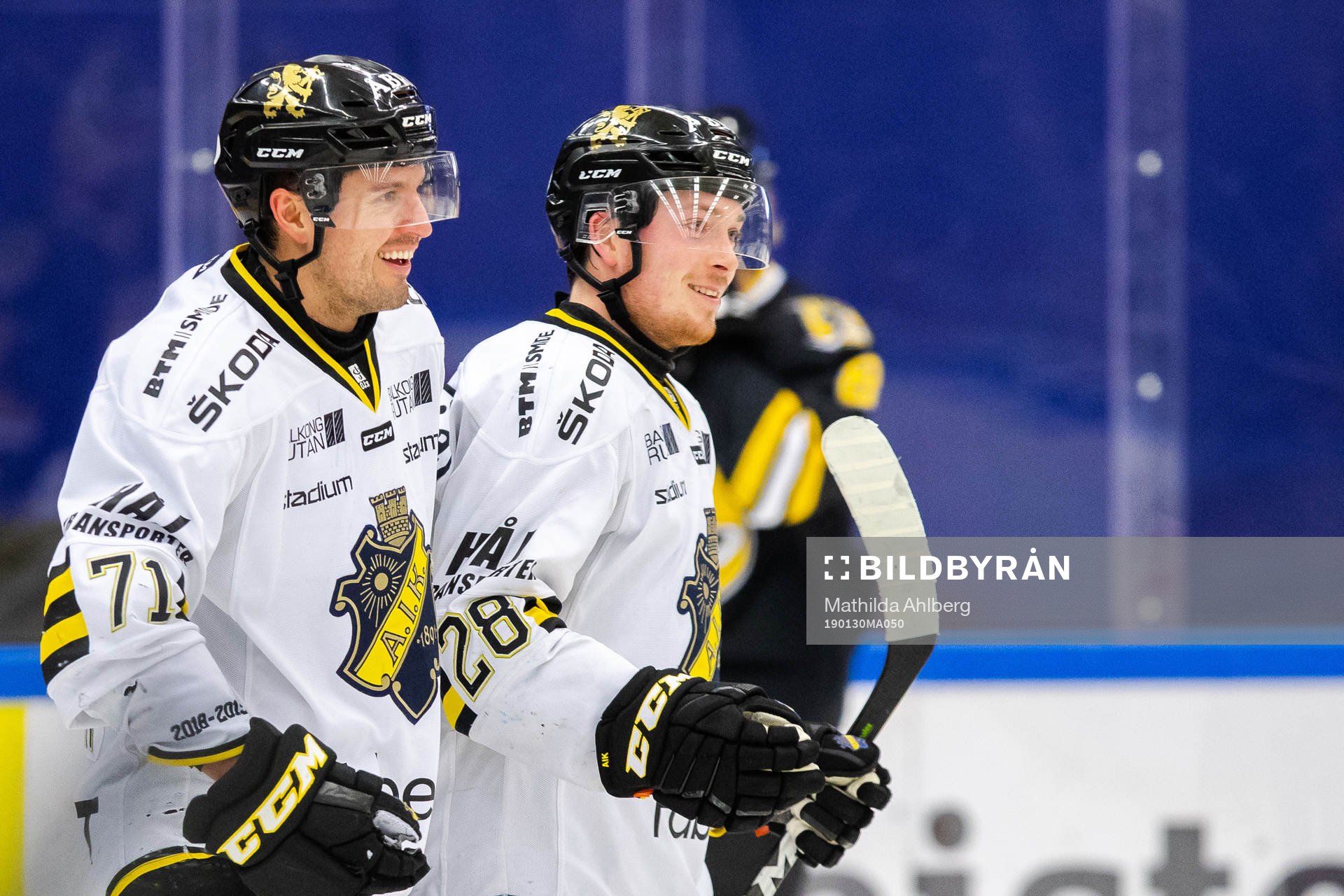 s Alexander Deilert och Jesper Frödén jublar