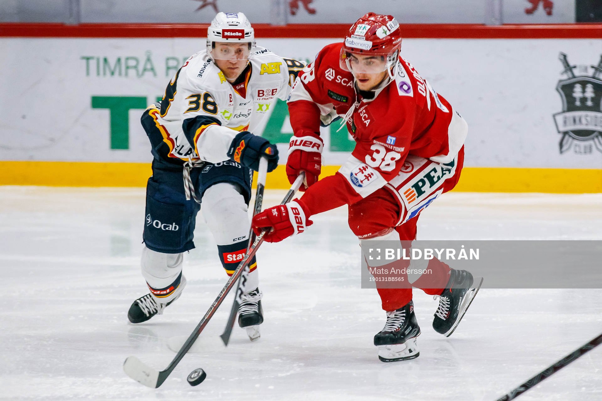 Timrås Jacob Olofsson och Djurgårdens Olle Alsing