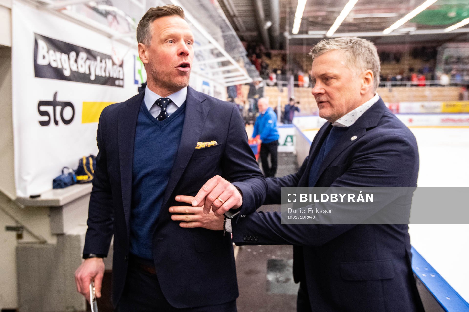 s assisterande tränare Nicklas Rahm och HV71:s tränare