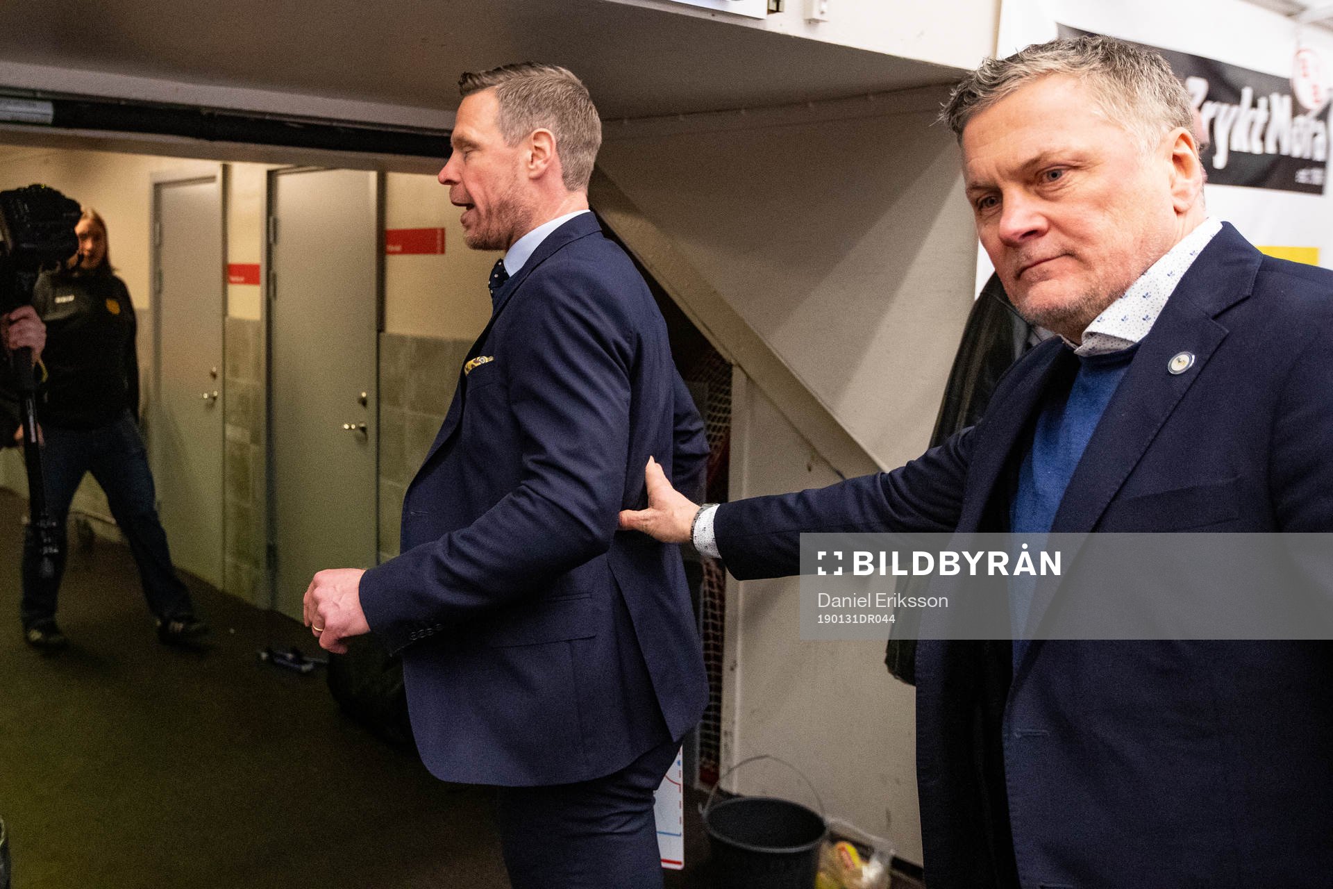 s assisterande tränare Nicklas Rahm och HV71:s  tränare