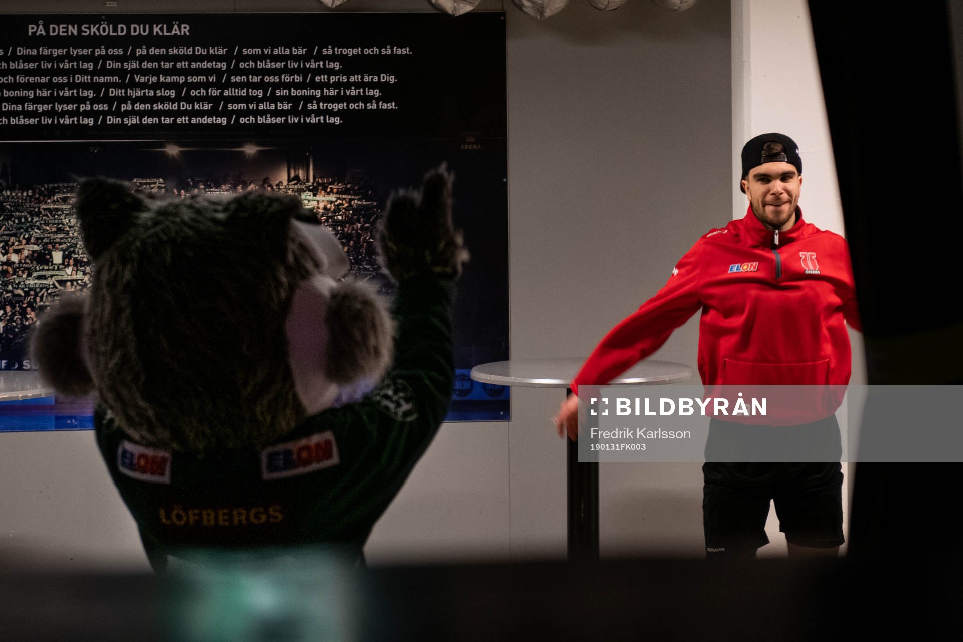 Örebros Jordan Boucher värmer upp