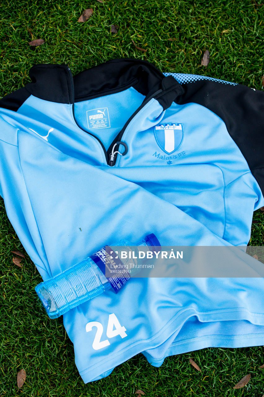 En Malmö FFs tröja tillhörande Lasse Nielsen och en