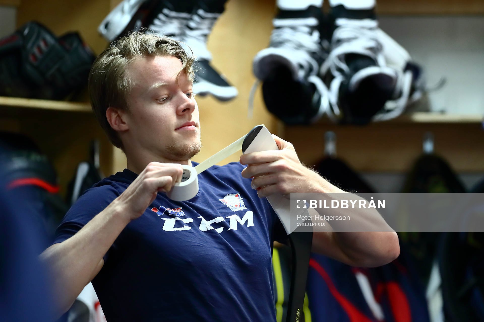 Linköpings Anton Karlsson före ishockeymatchen i SHL