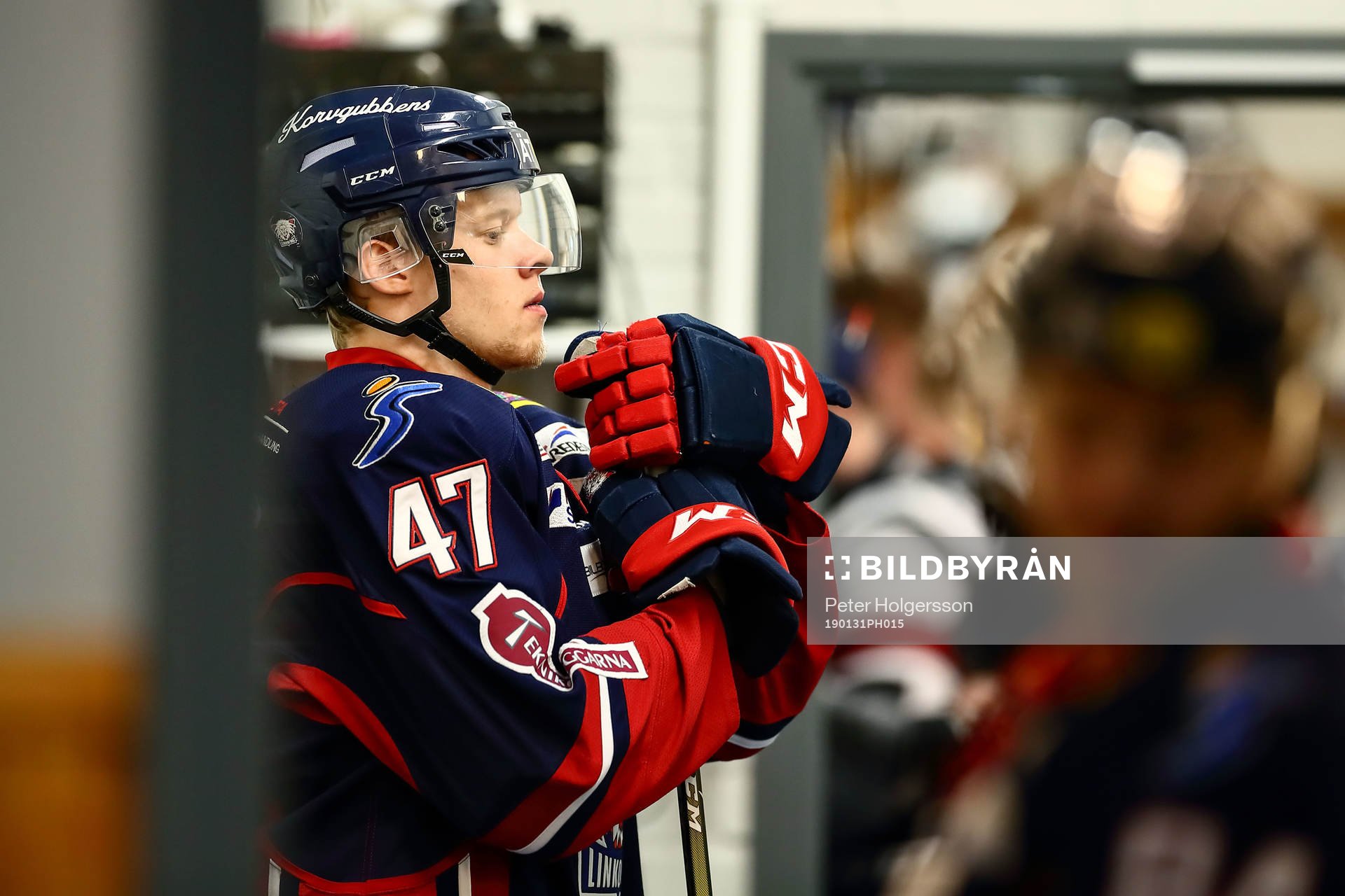 Linköpings Anton Karlsson före ishockeymatchen i SHL