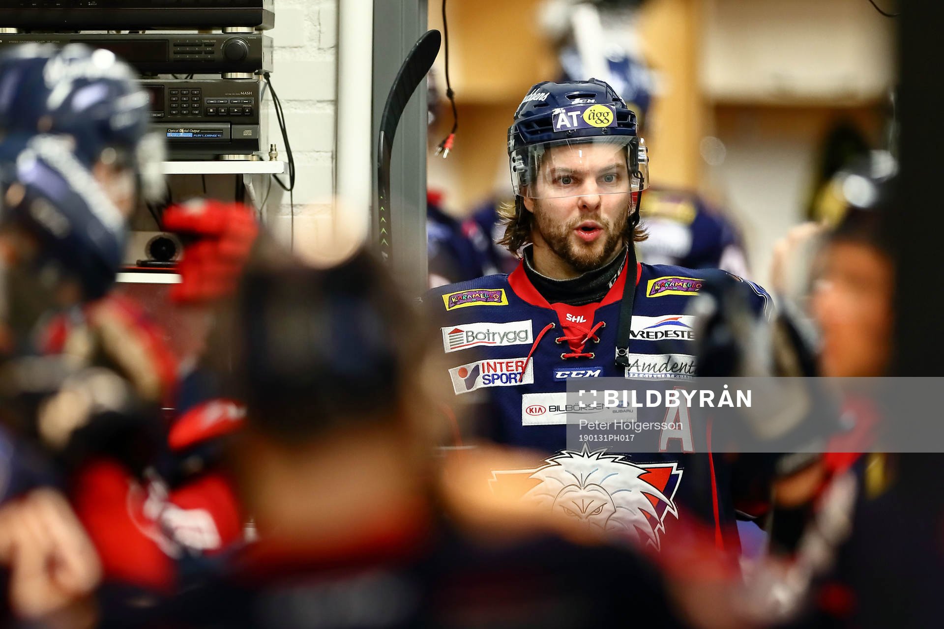 Linköpings Andrew Gordon före ishockeymatchen i SHL