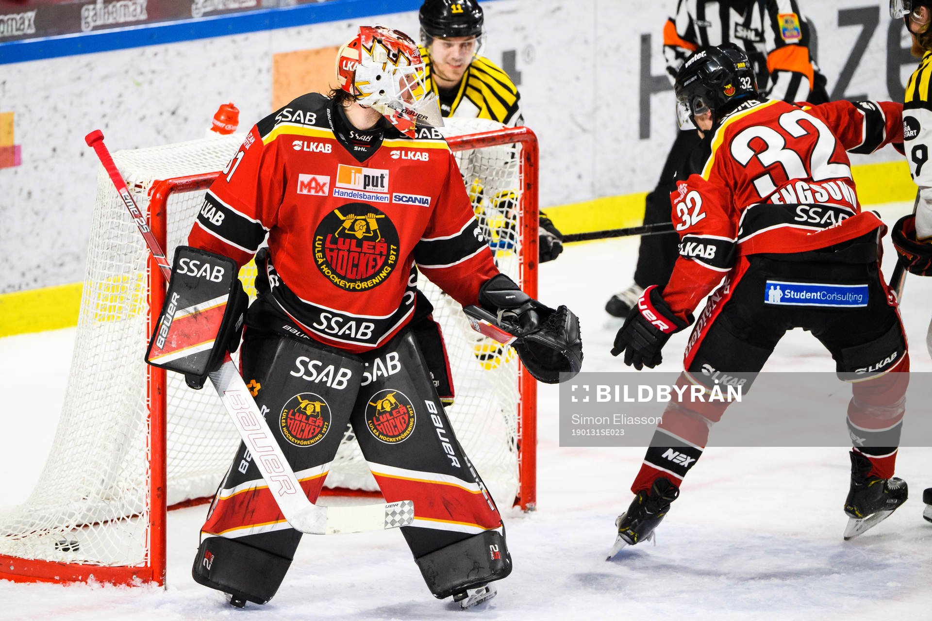 Brynäs Joel Kellman gör 1-1 bakom Luleås målvakt Niklas