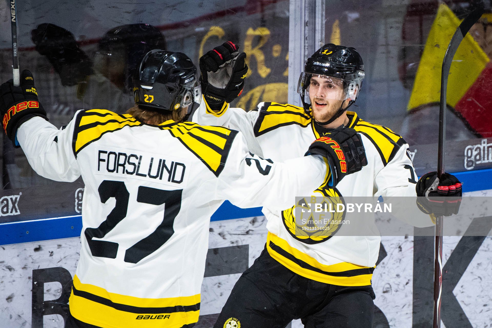 Brynäs Emil Forslund och Alexander Bjurström jublar