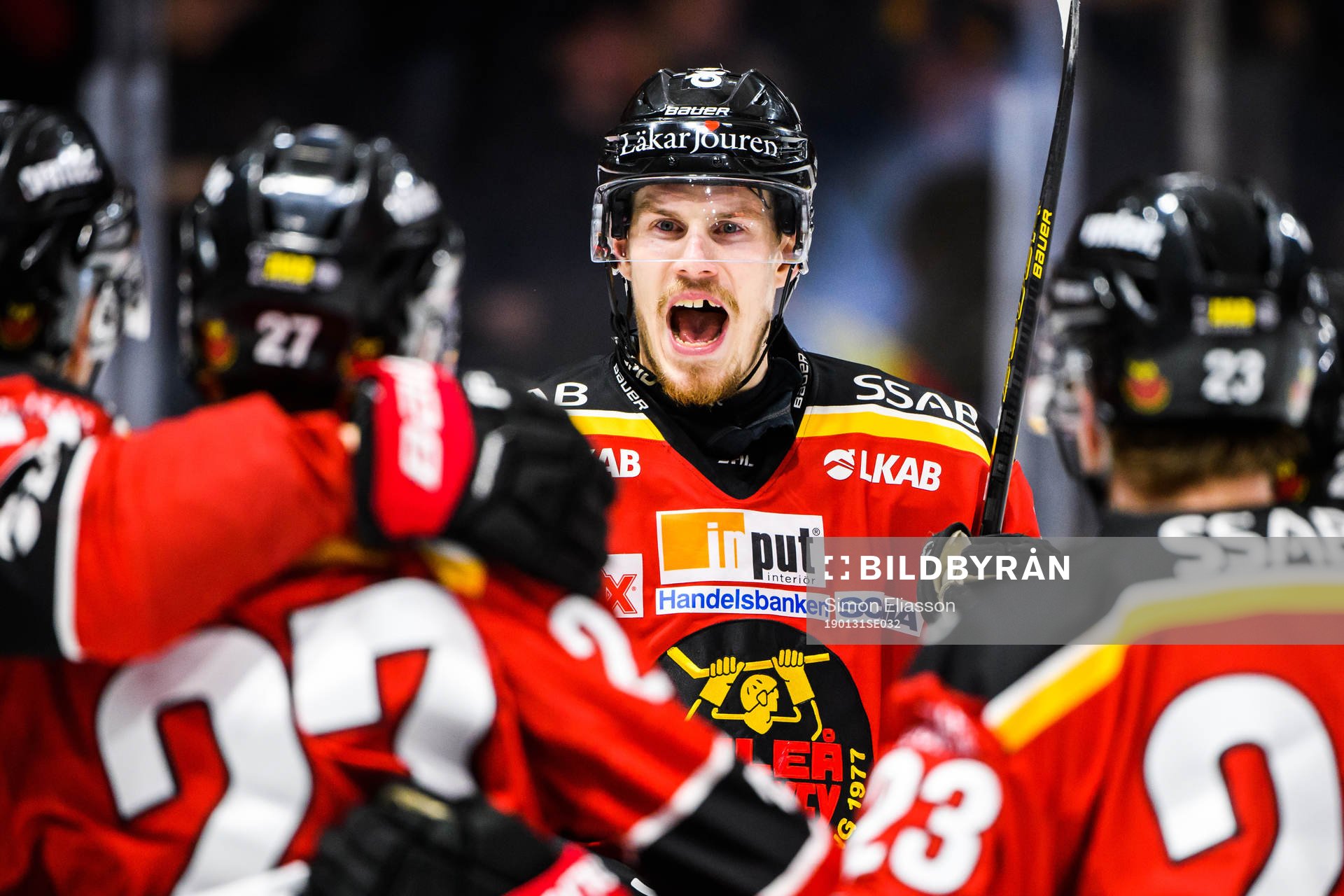 Luleås Emil Larsson jublar med lagkamrater