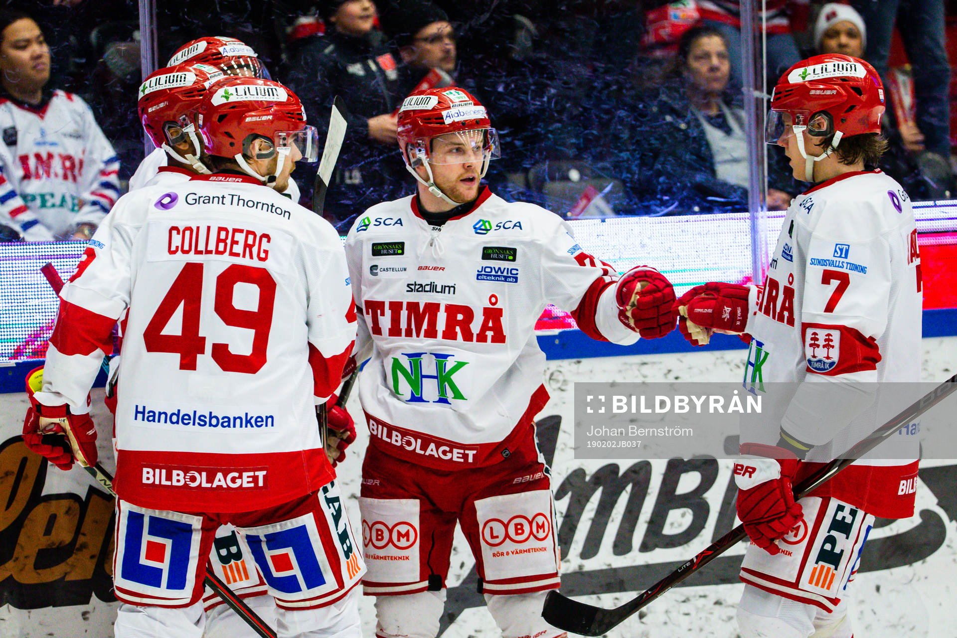 Timrås Patrik Blomberg jublar med lagkamrater