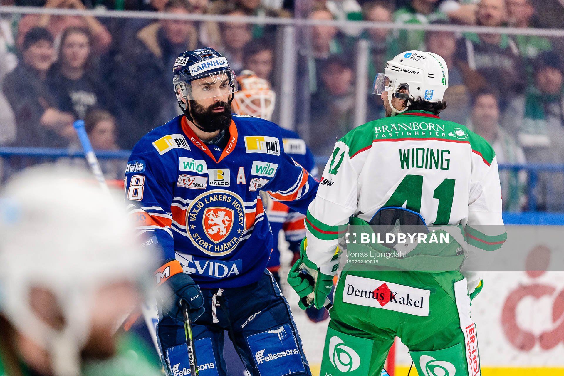Gruff mellan Växjös Daniel Rahimi  och Rögles Daniel