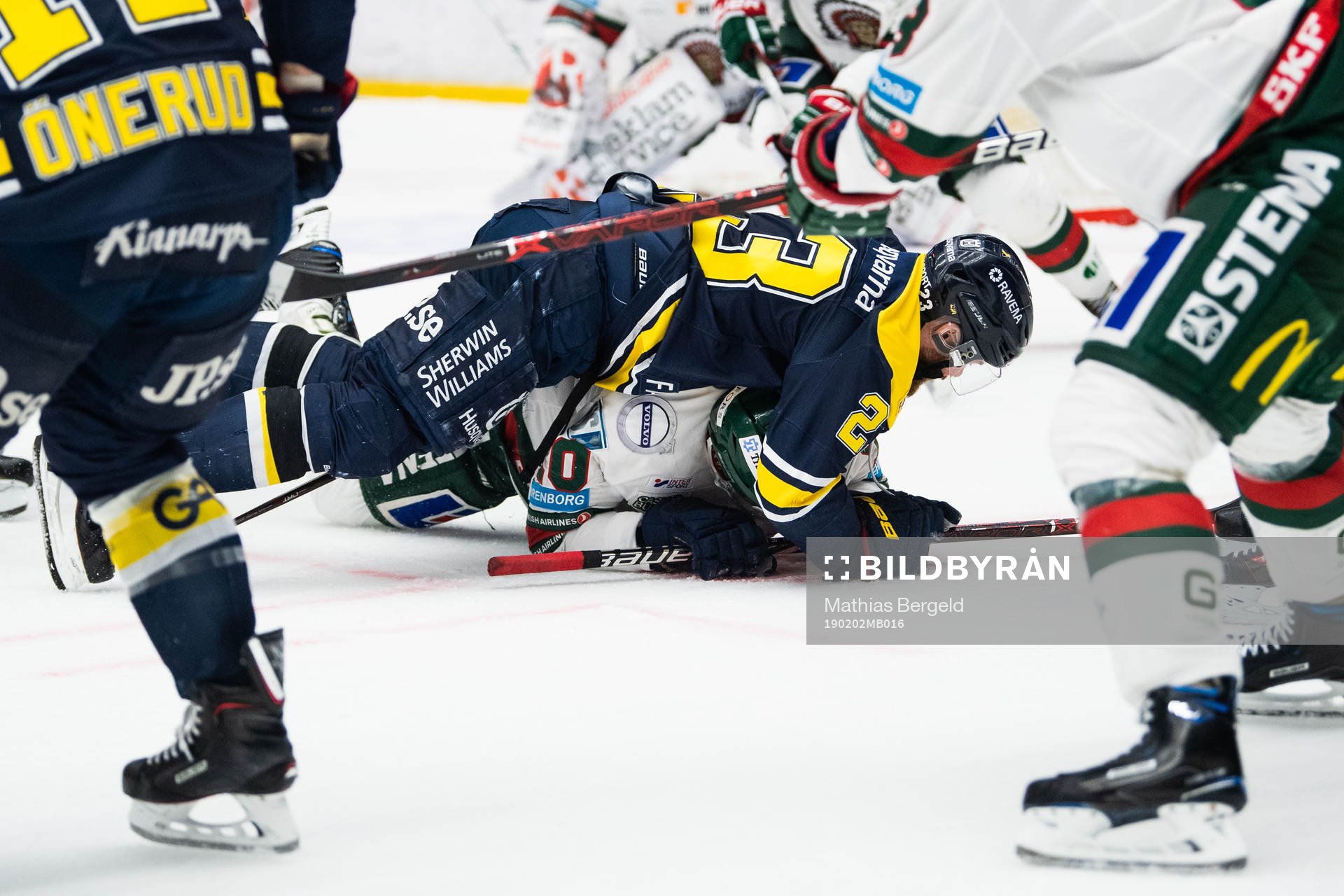 s Robin Figren ligger på Frölundas Joel Lundqvist