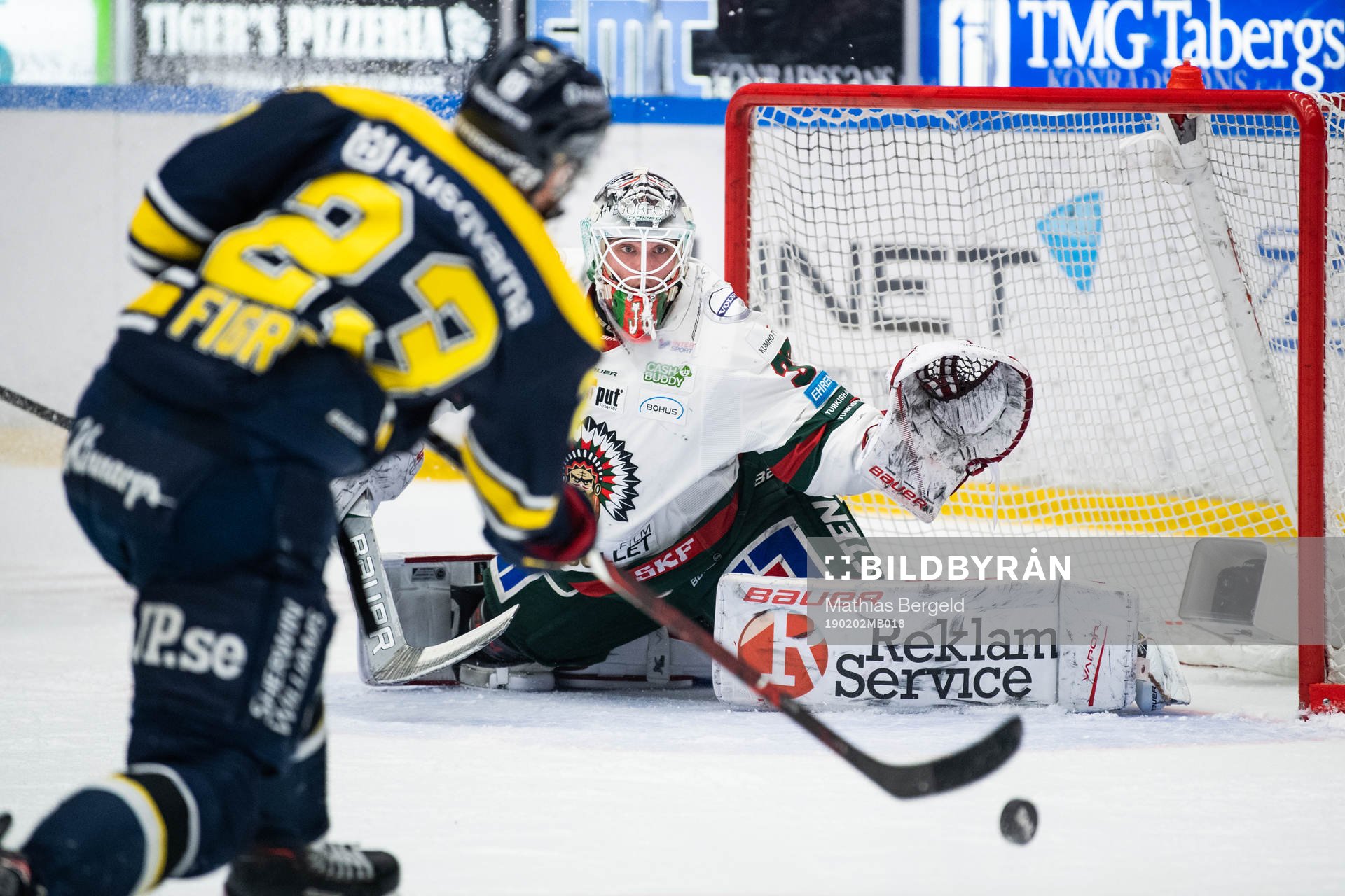 s Robin Figren gör 3-1 på Frölundas målvakt Johan