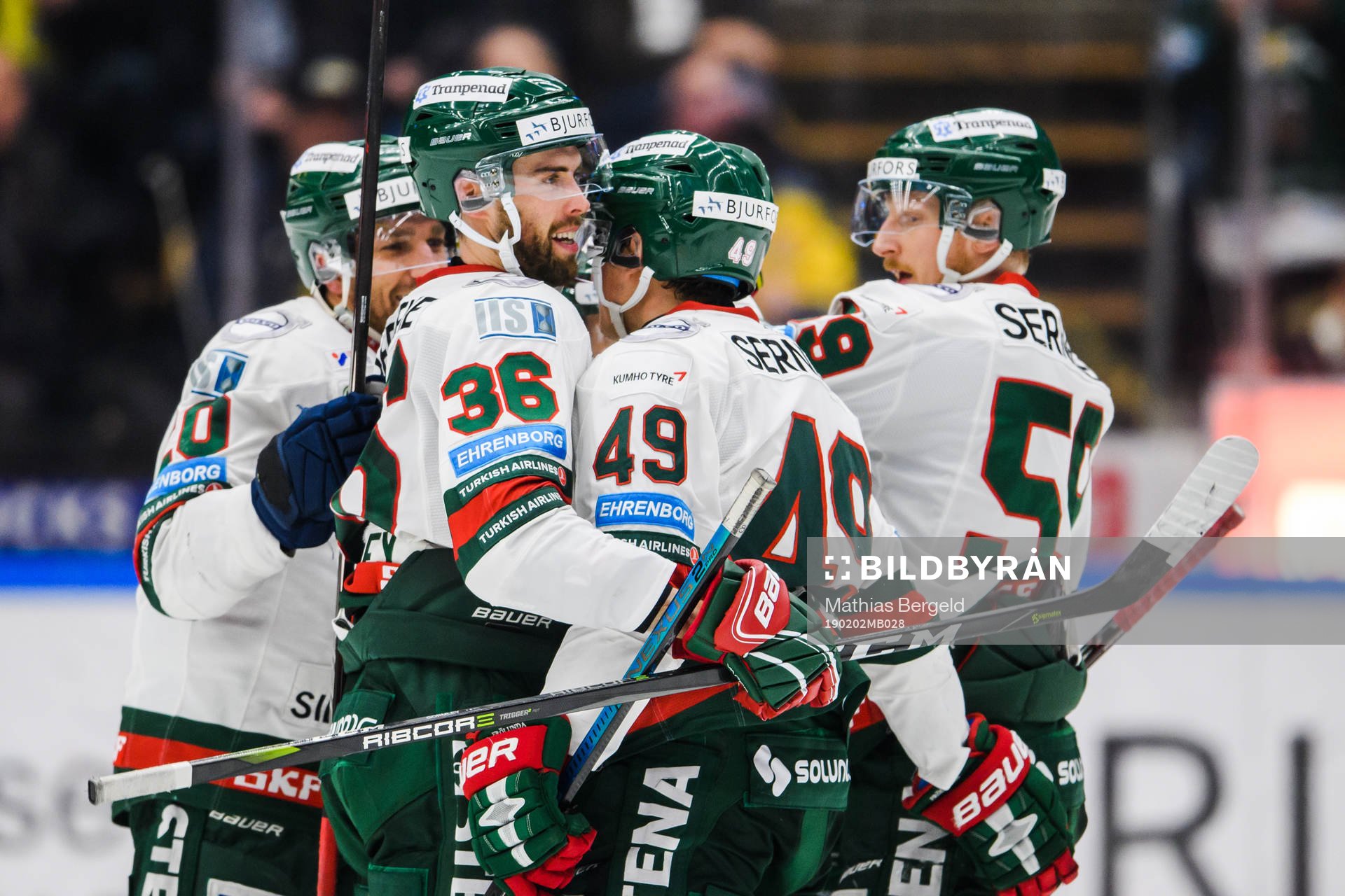 Frölundas Jonathan Sigalet jublar med lagkamrater