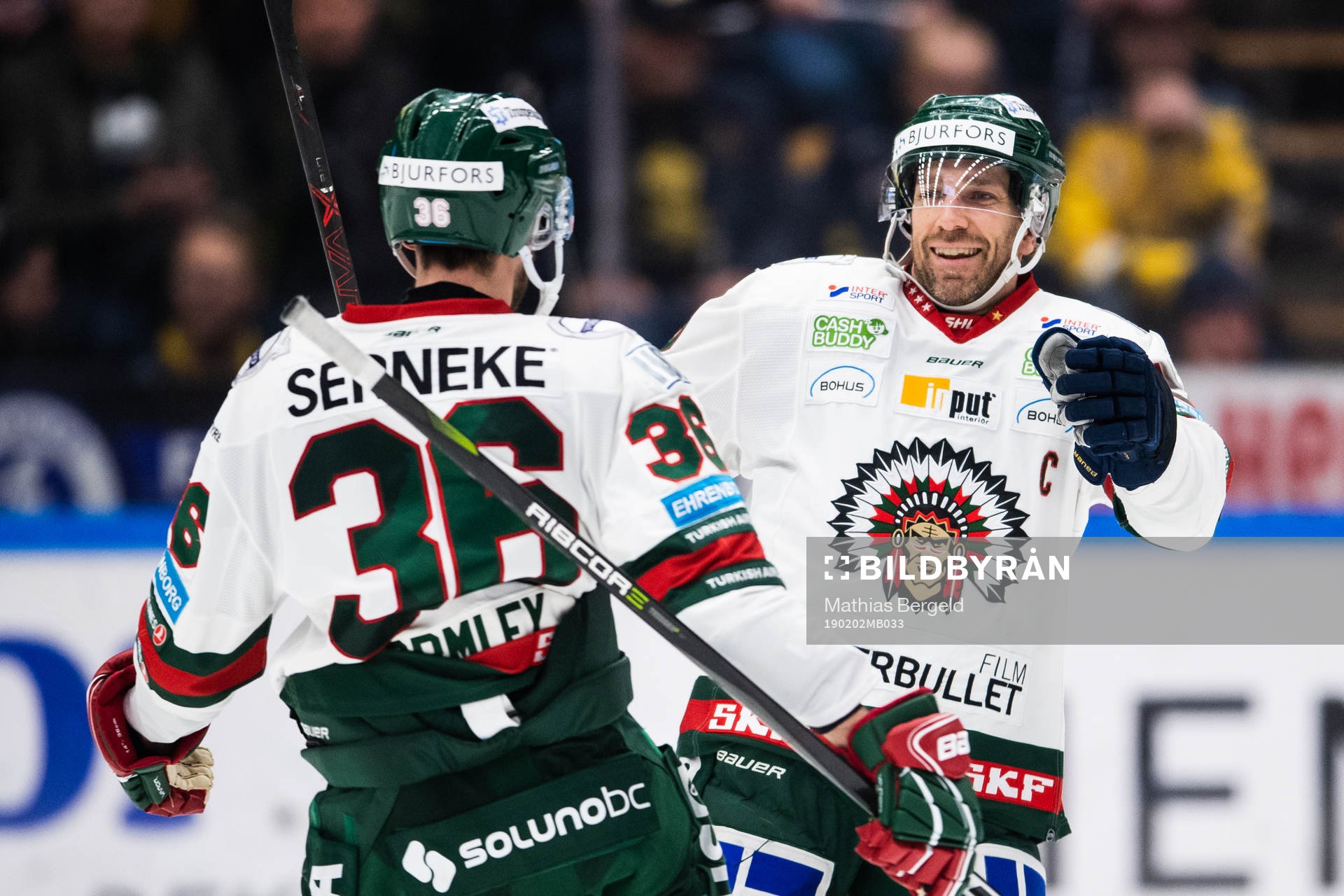 Frölundas Brandon Gormley jublar med Joel Lundqvist