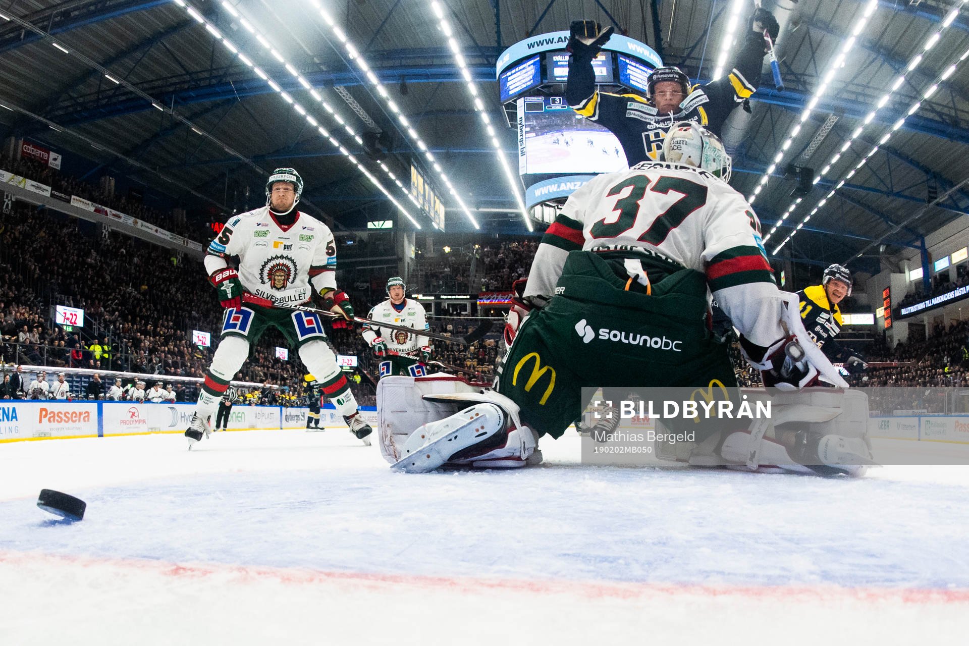 s Anton Bengtsson jublar