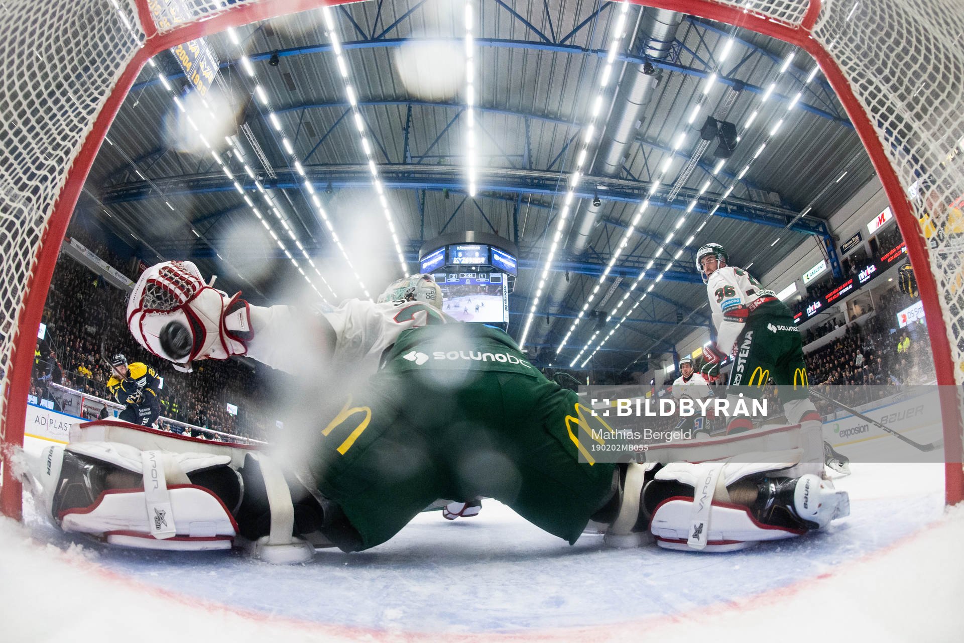 s Robin Figren gör 3-1 bakom Frölundas målvakt Johan