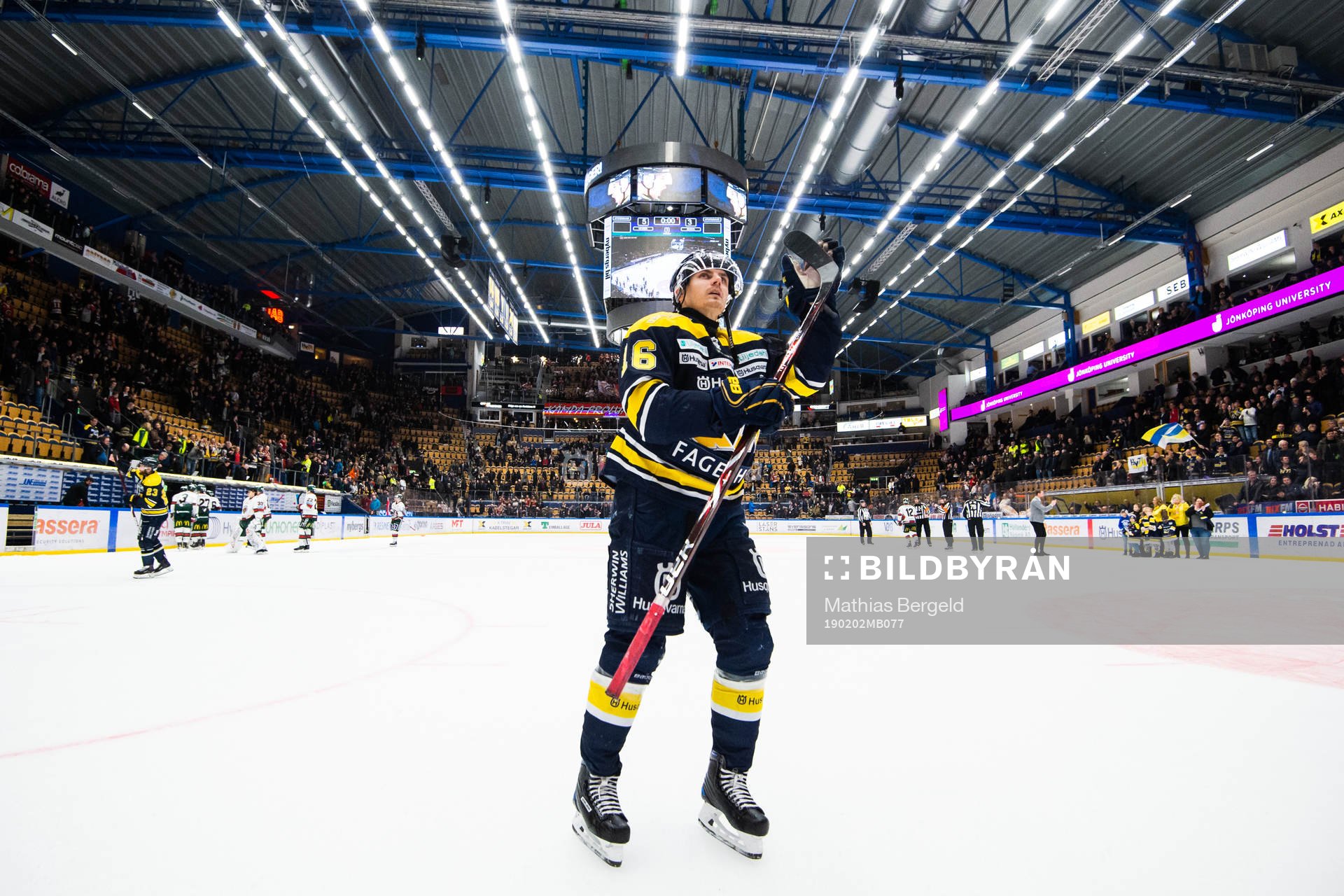 s Markus Ljungh tackar publiken och jublar