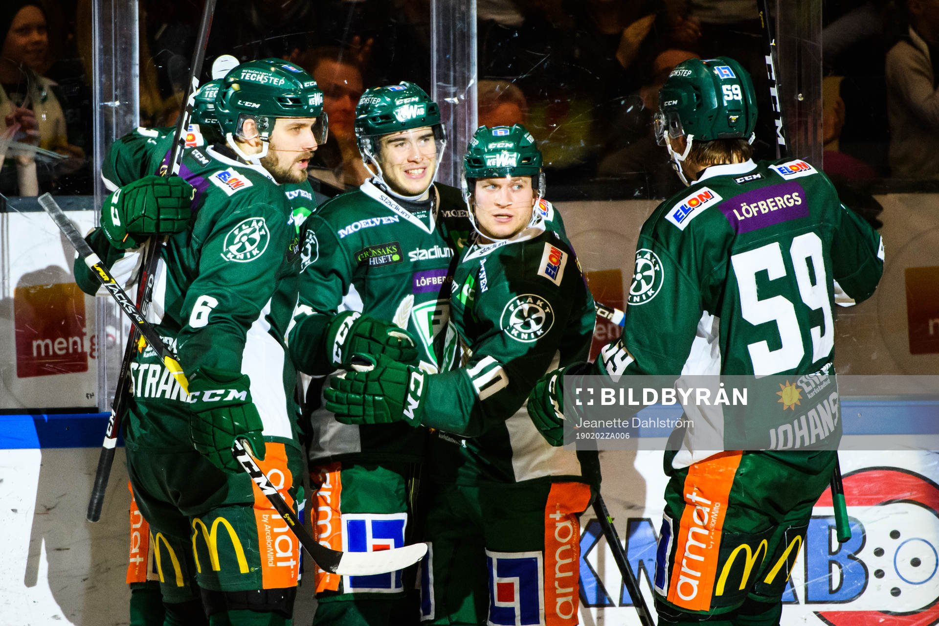 Färjestads Michael Lindqvist jublar med lagkamrater 2-1