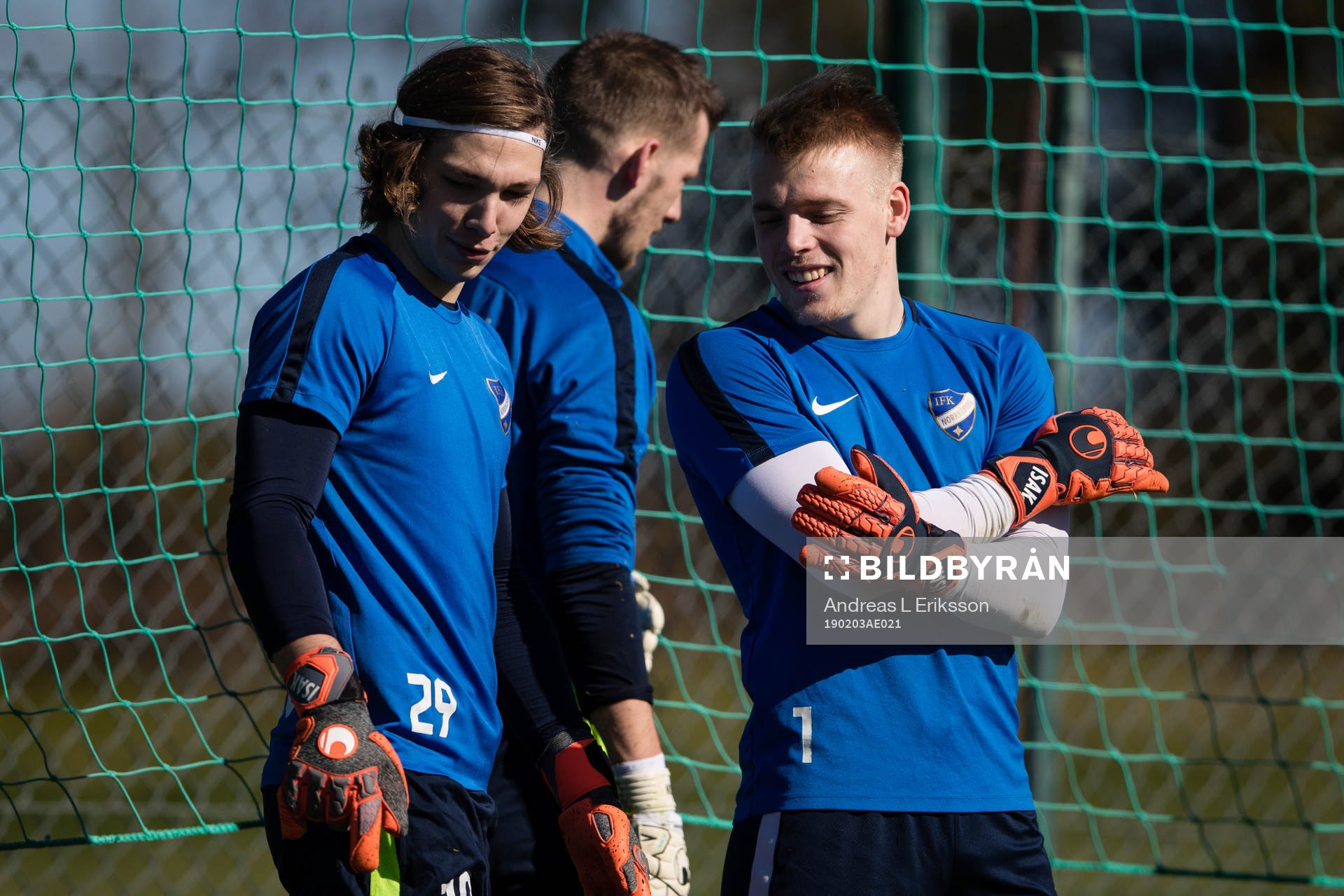 Målvakt Julius Lindgren och målvakt Isak Pettersson