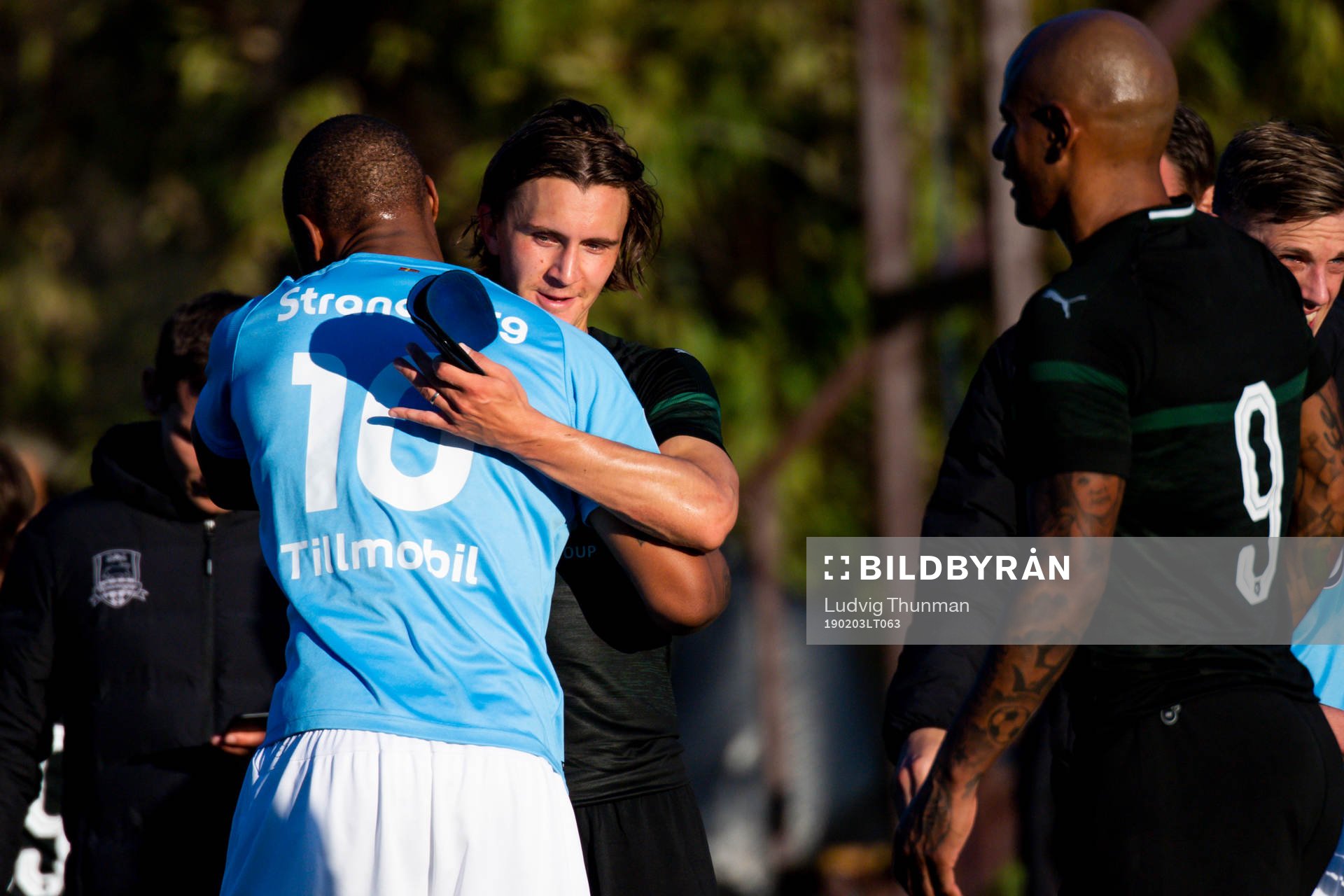 Carlos Strandberg of Malmö FF hugs Kristoffer Olsson of