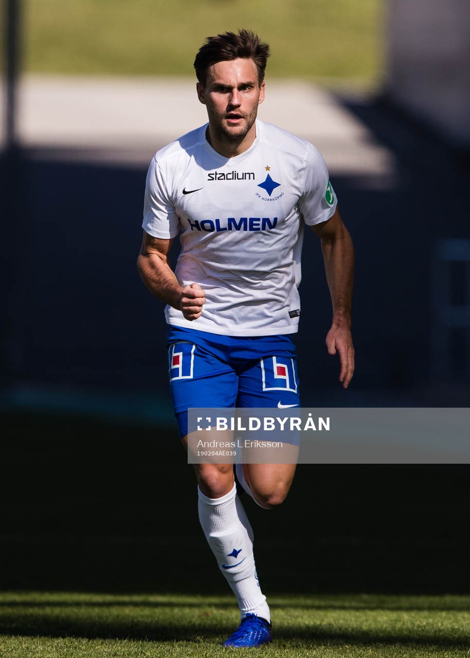 Norrköpings Johannes Vall under en träningsmatch i fotboll mellan SV Mattersburg och Norrköping den 4 februari 2019 i Faro.