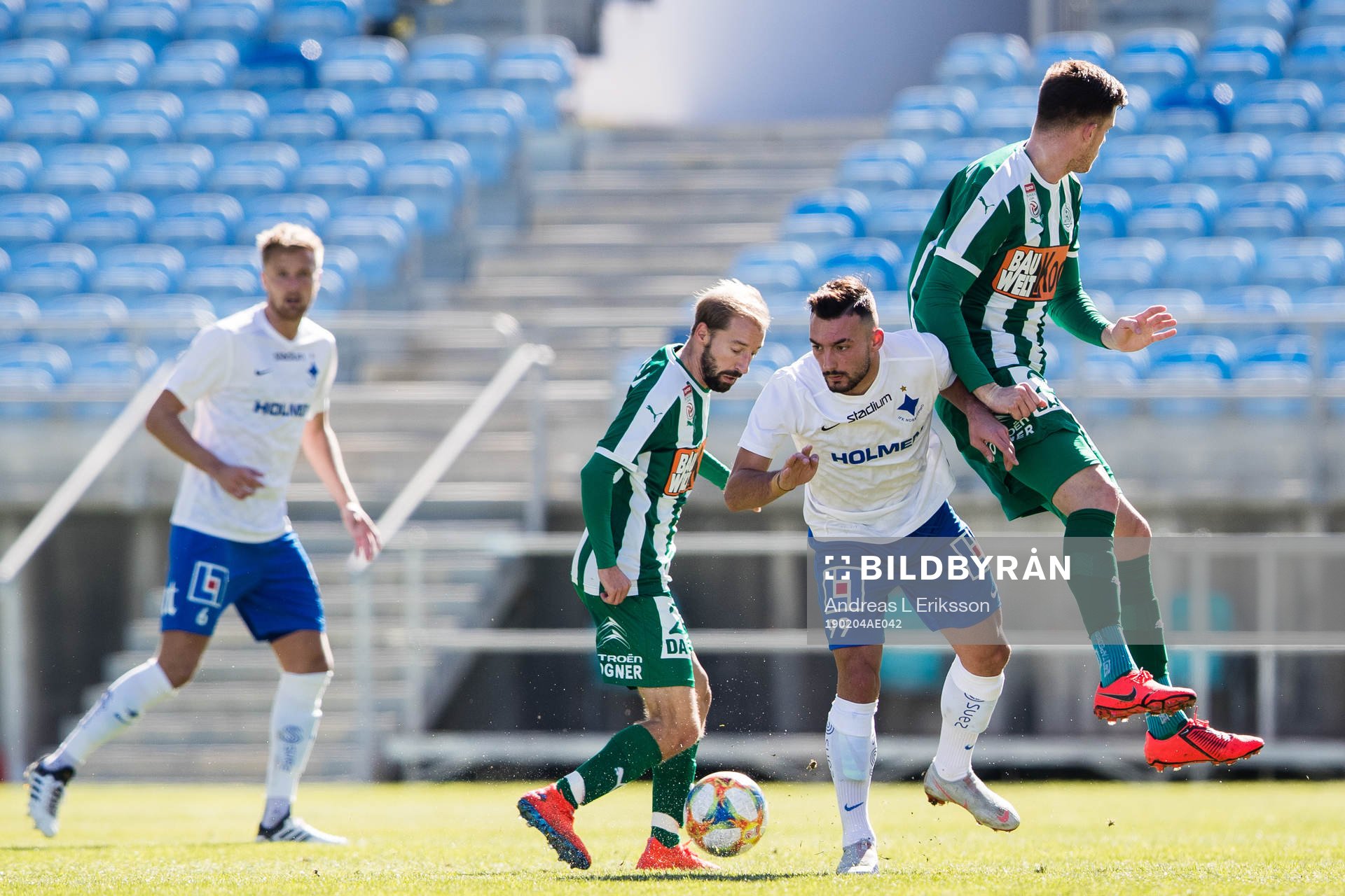 Matterburgs Michael Perlak och Marko Kvasina i kamp om