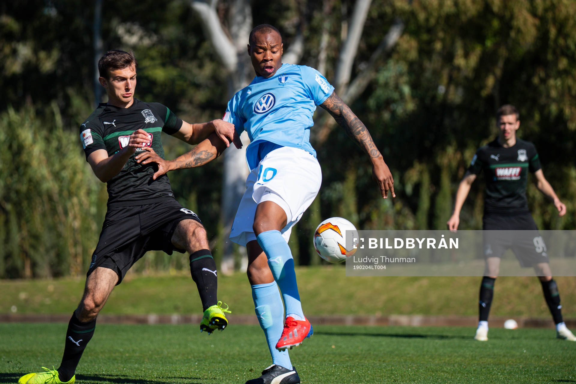 Illya Martynov of Krasnodar and Carlos Strandberg of Malmö