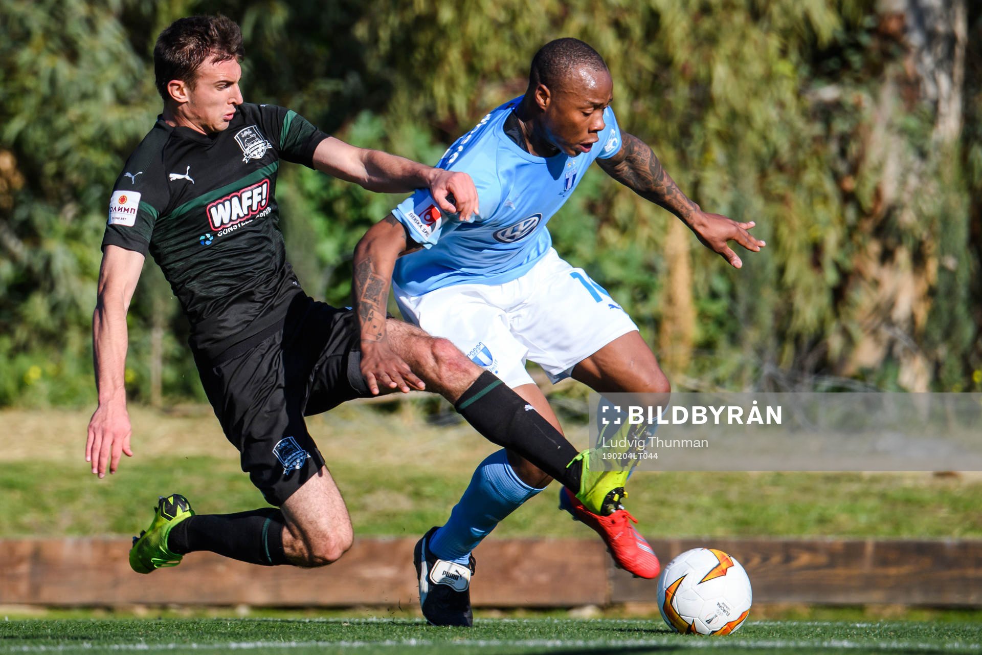 Carlos Strandberg of Malmö FF and Aleksandr Butenko of